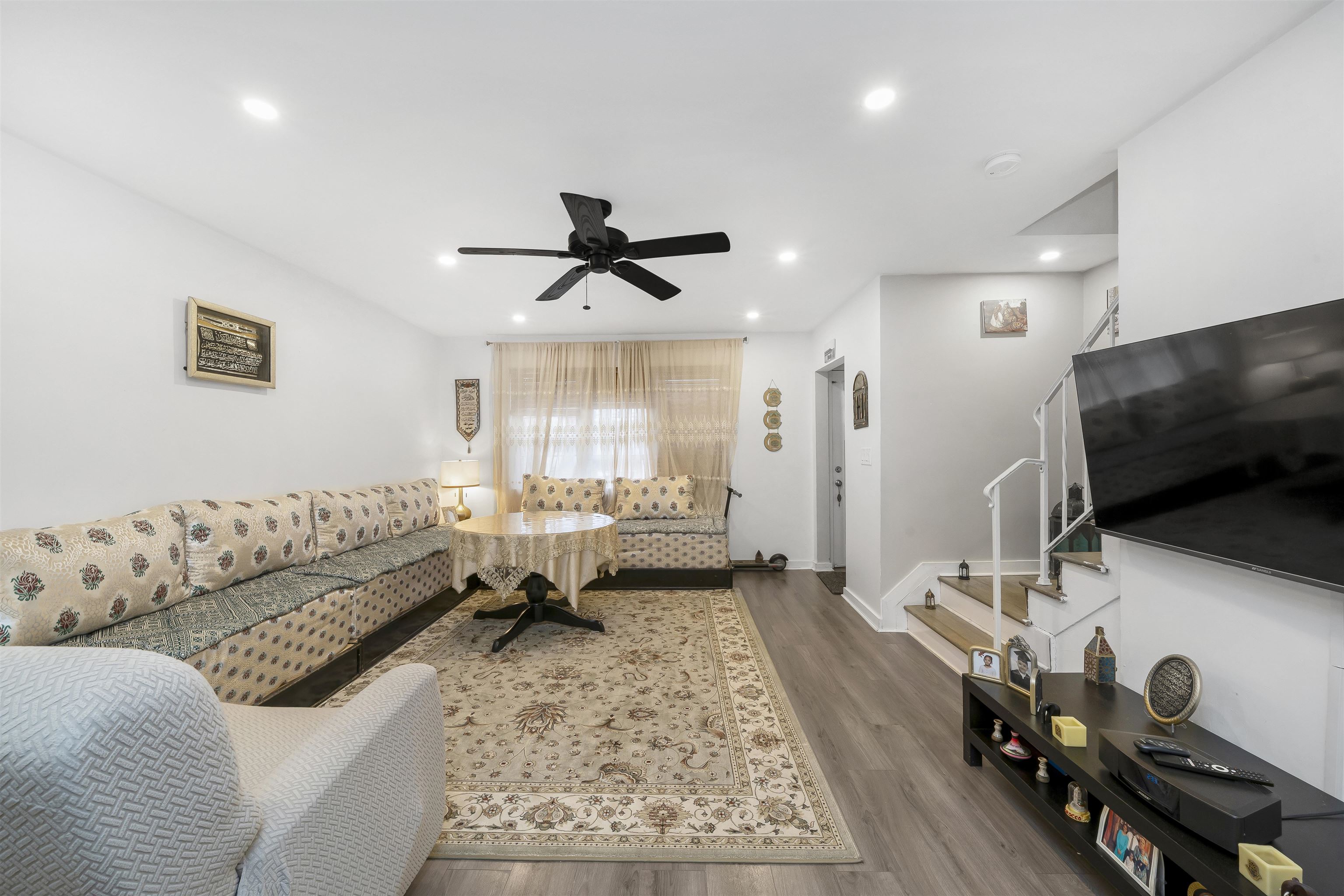 64 COLLEGE ST - Photo 5