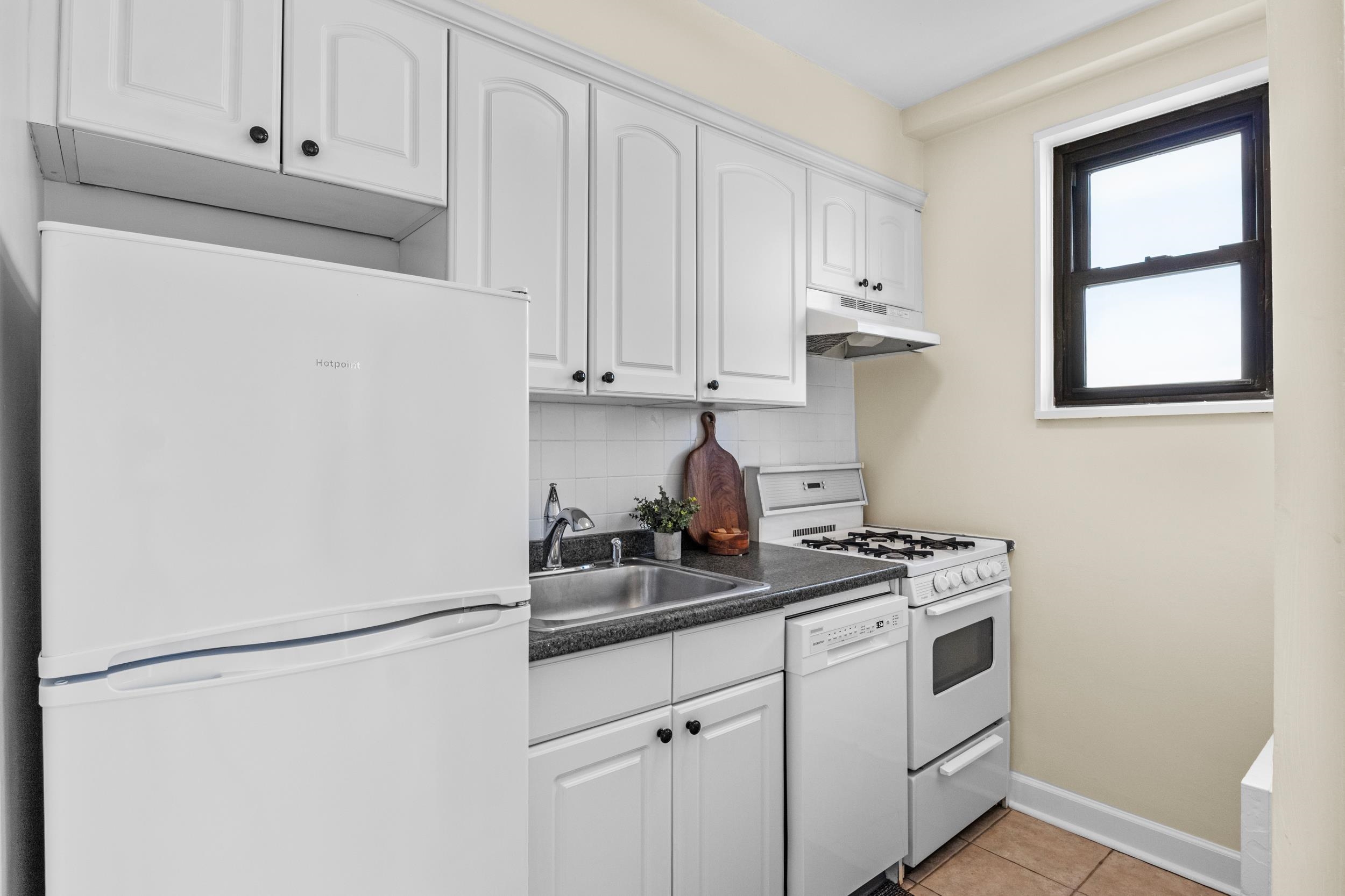 1225 KENNEDY BLVD - Photo 5