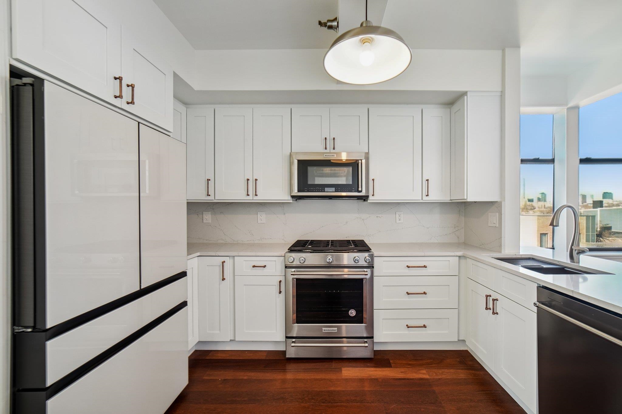 300 COMMUNIPAW AVE - Photo 2