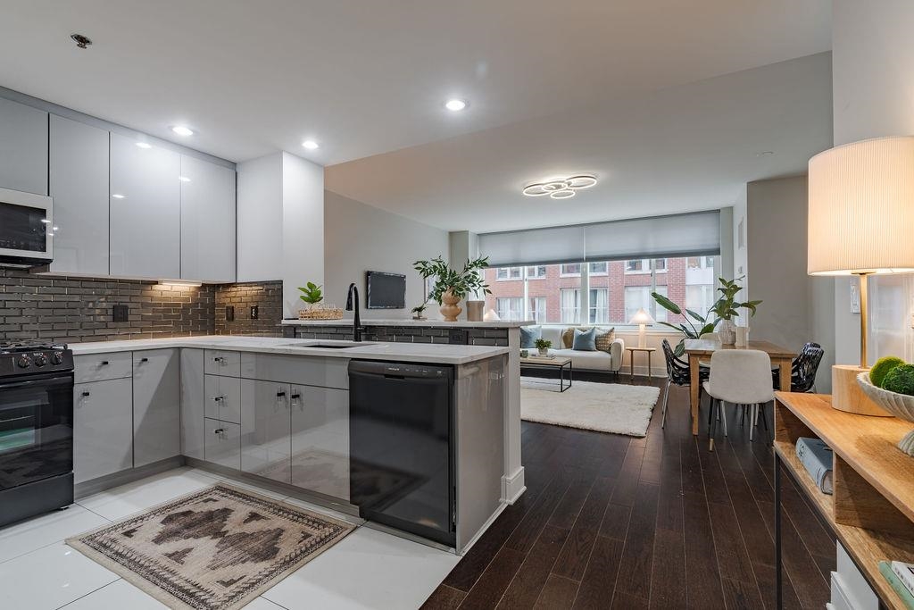 1100 MAXWELL LANE - Photo 1