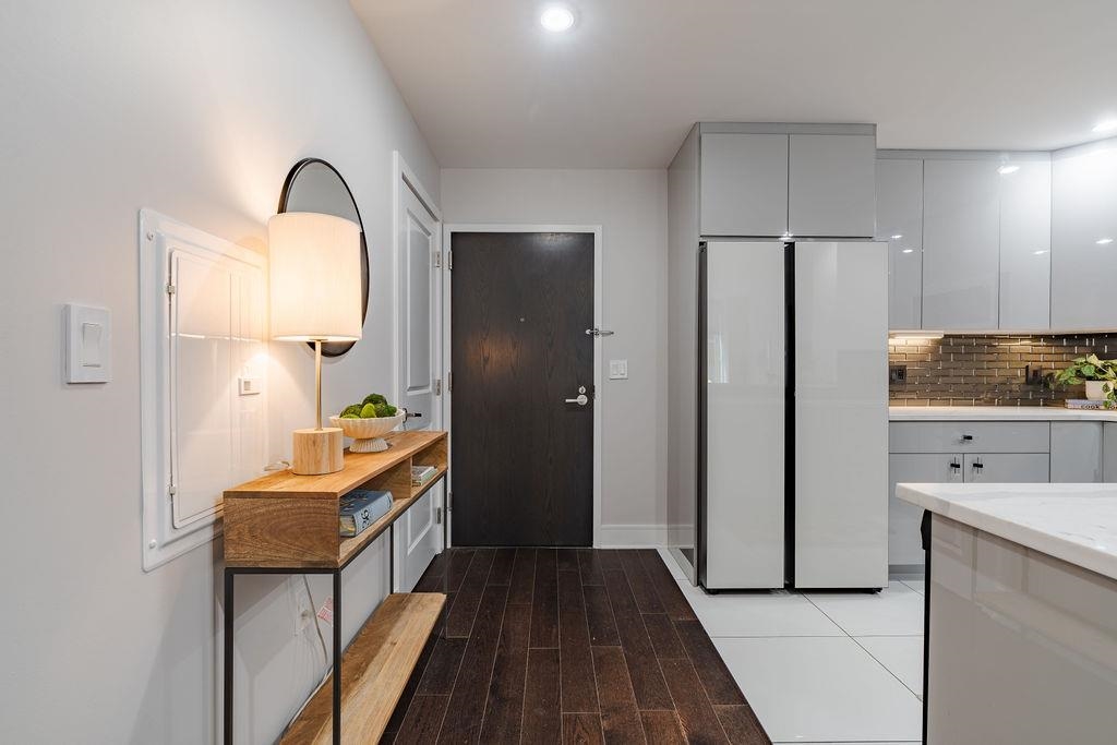 1100 MAXWELL LANE - Photo 2