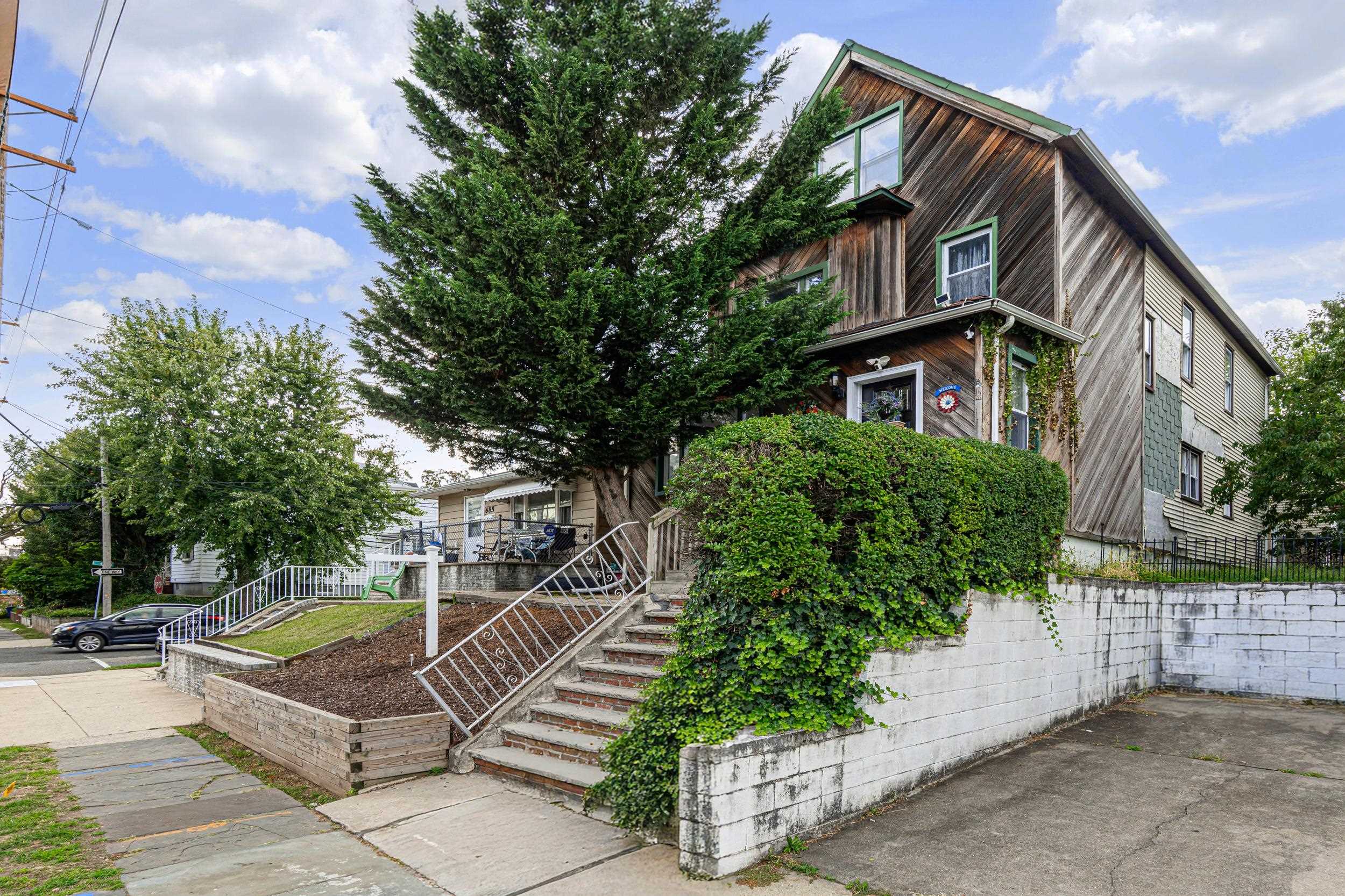 687 AVENUE E - Photo 2