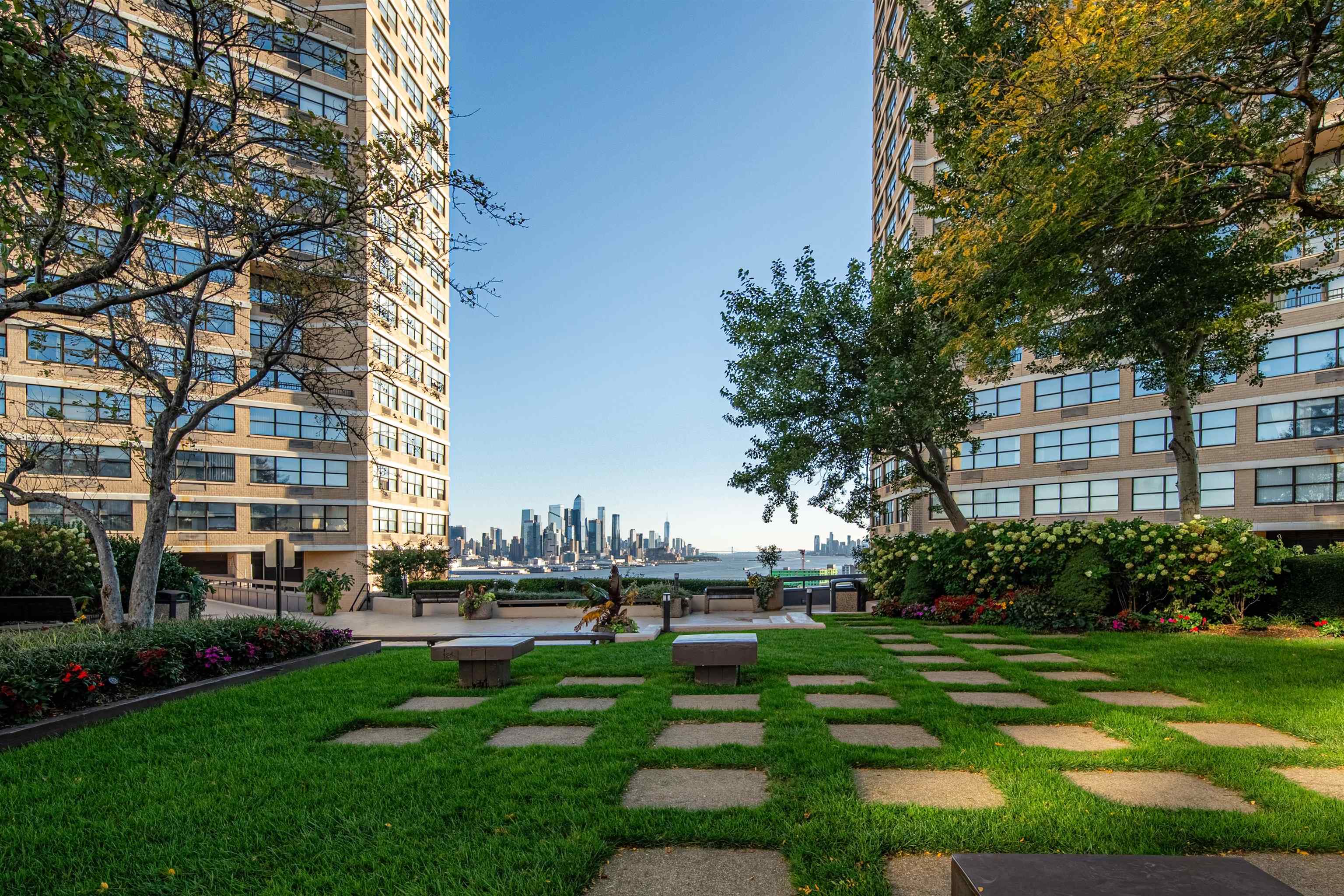 7000 BLVD EAST - Photo 2