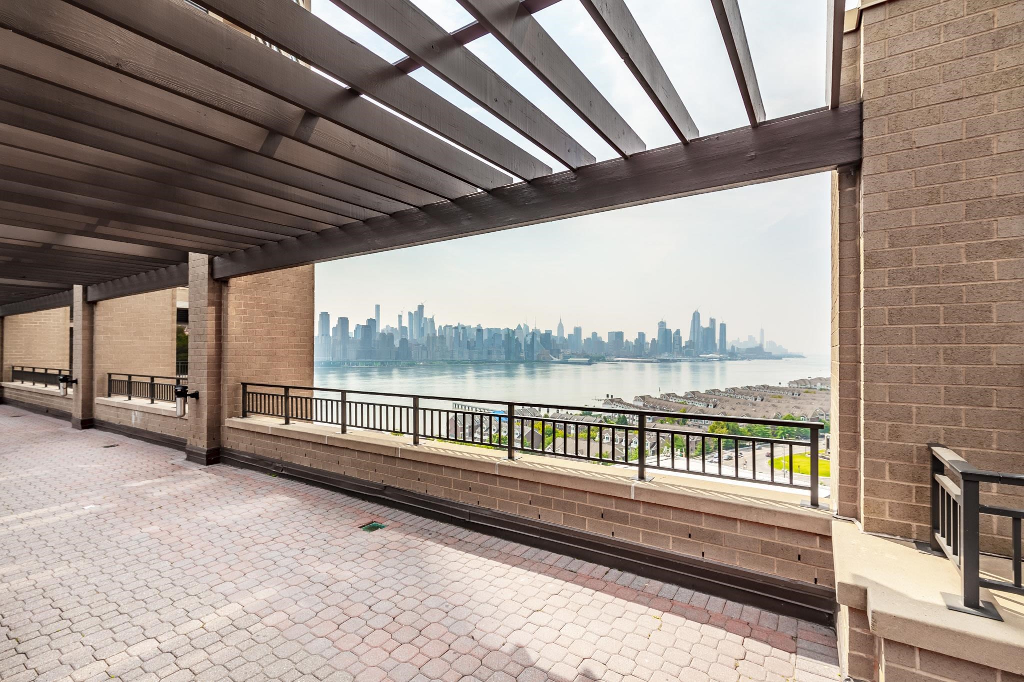 7000 BLVD EAST - Photo 3