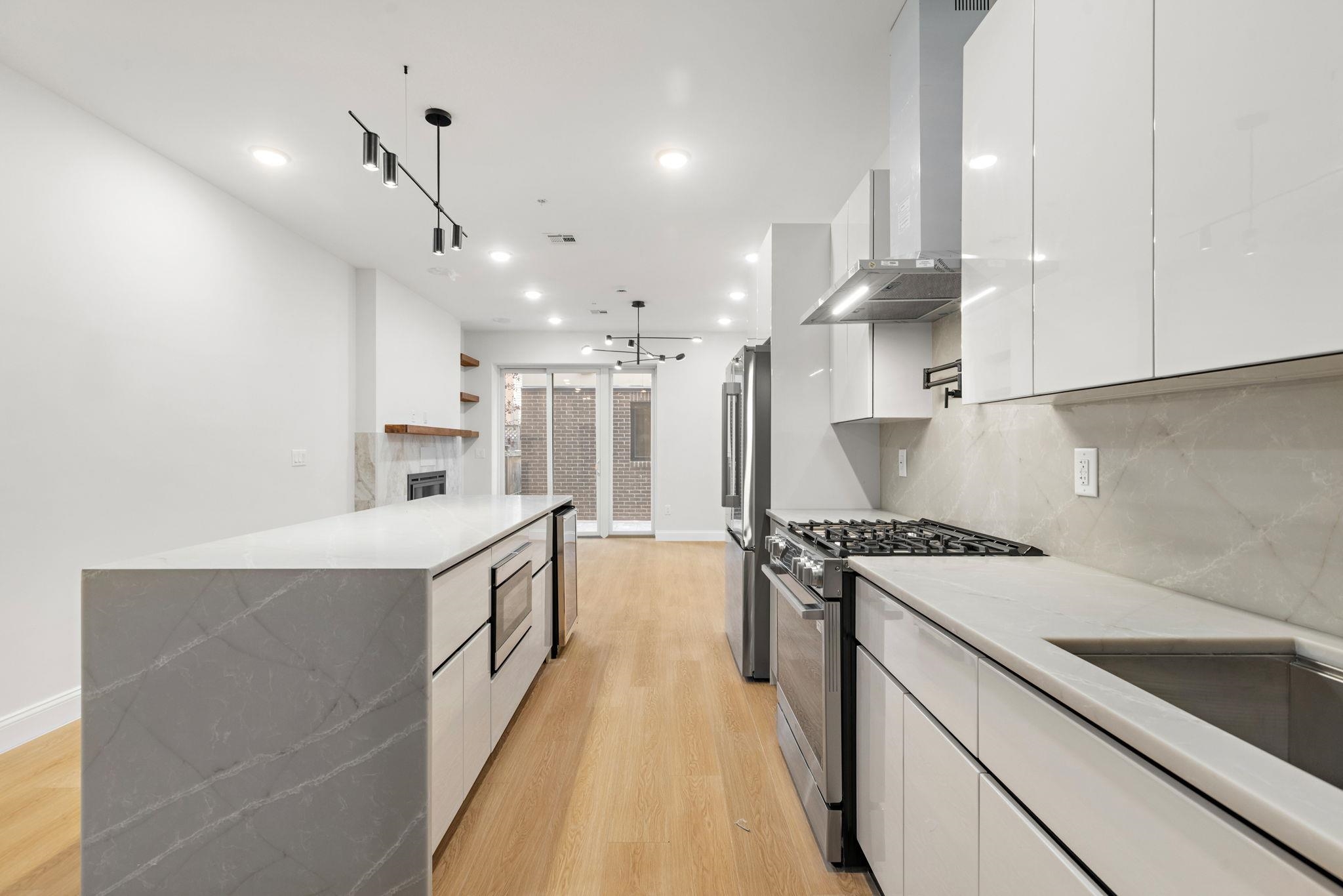 192 CAMBRIDGE AVE - Photo 3