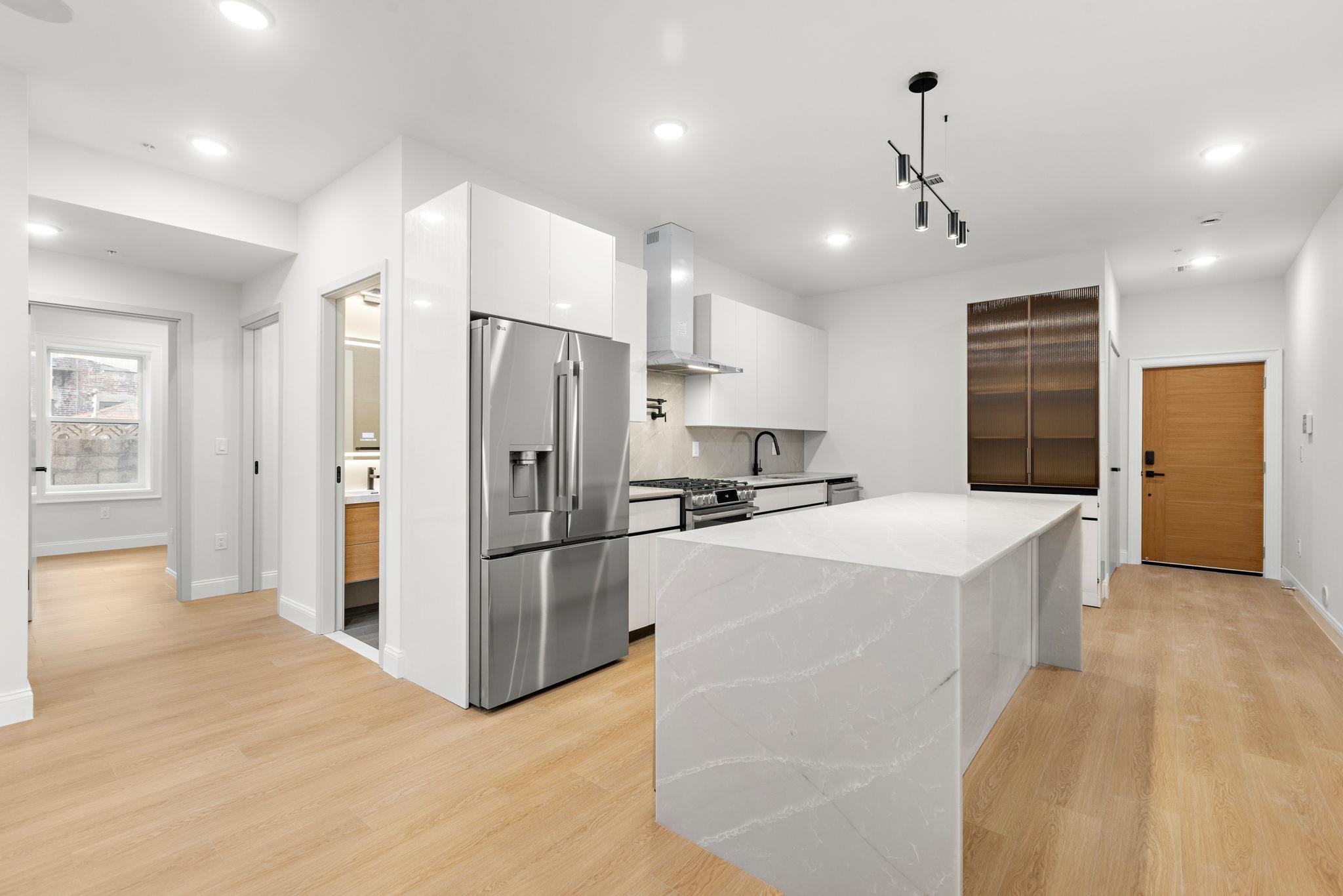 192 CAMBRIDGE AVE - Photo 4