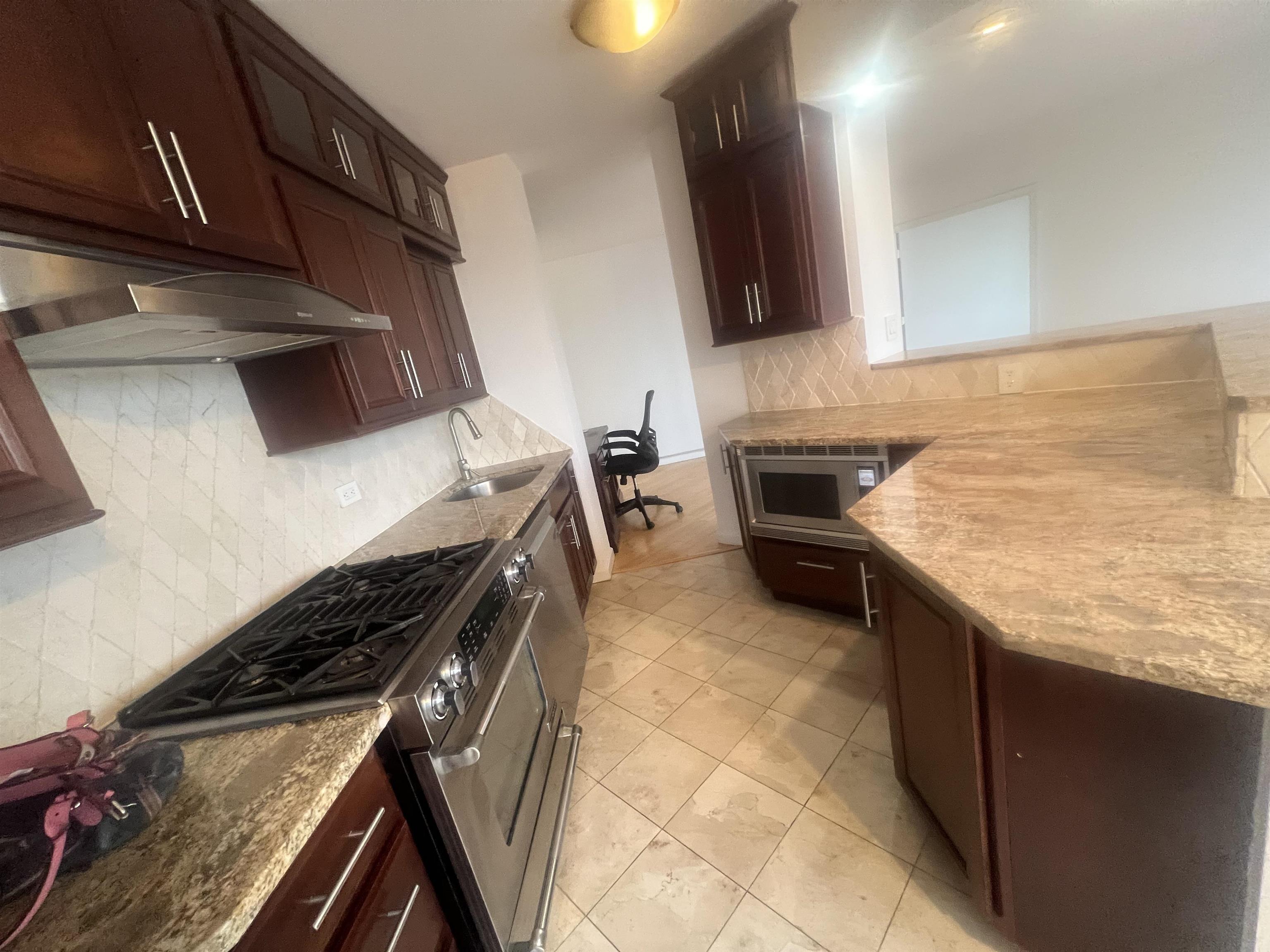 7000 BLVD EAST #18C