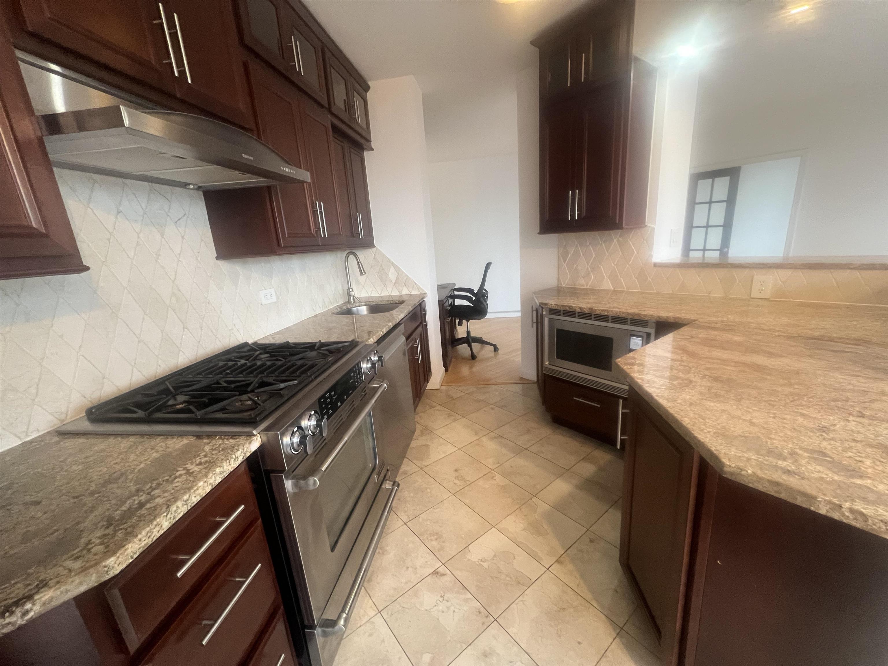 7000 BLVD EAST #18C