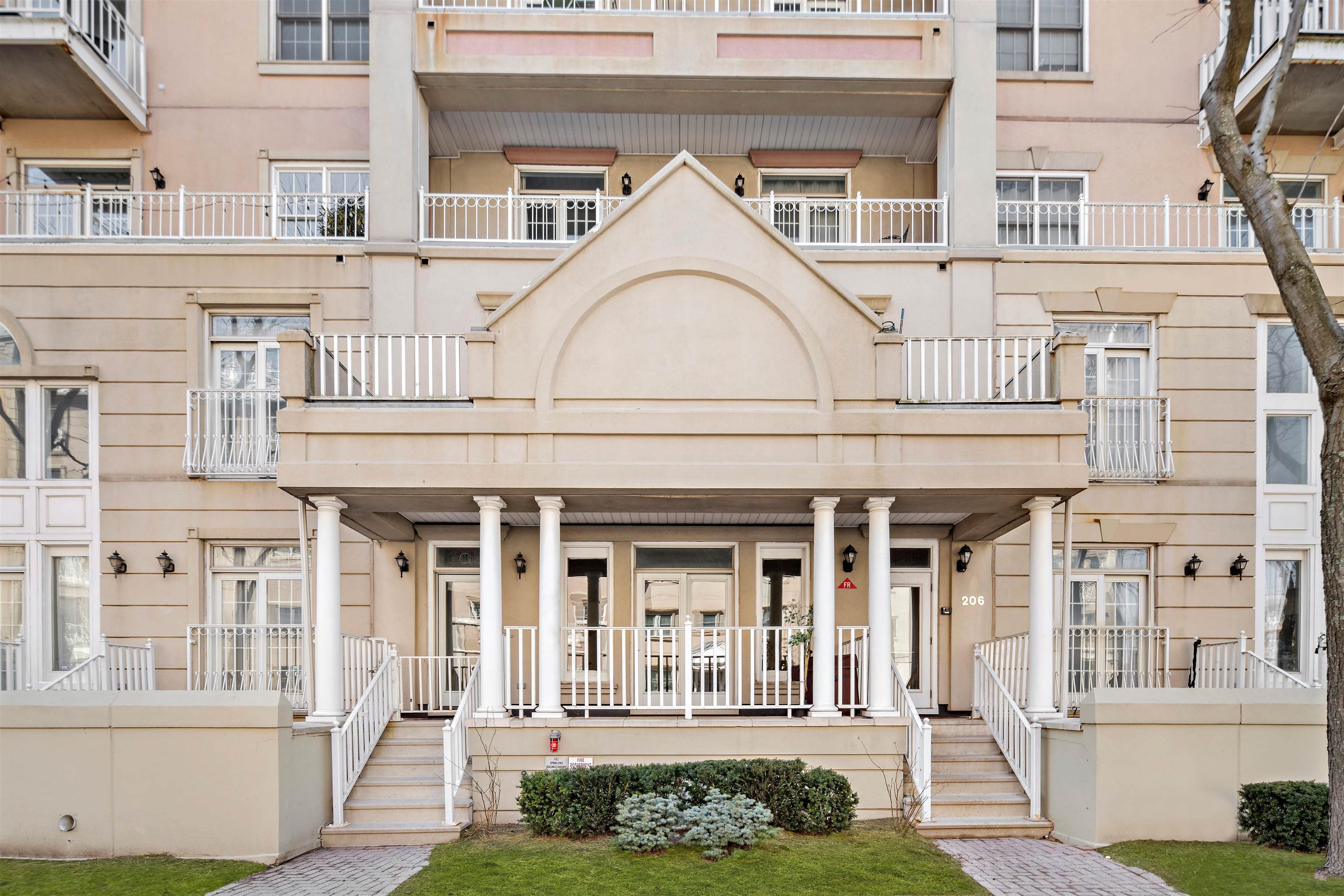 207 SHEARWATER CT WEST #31