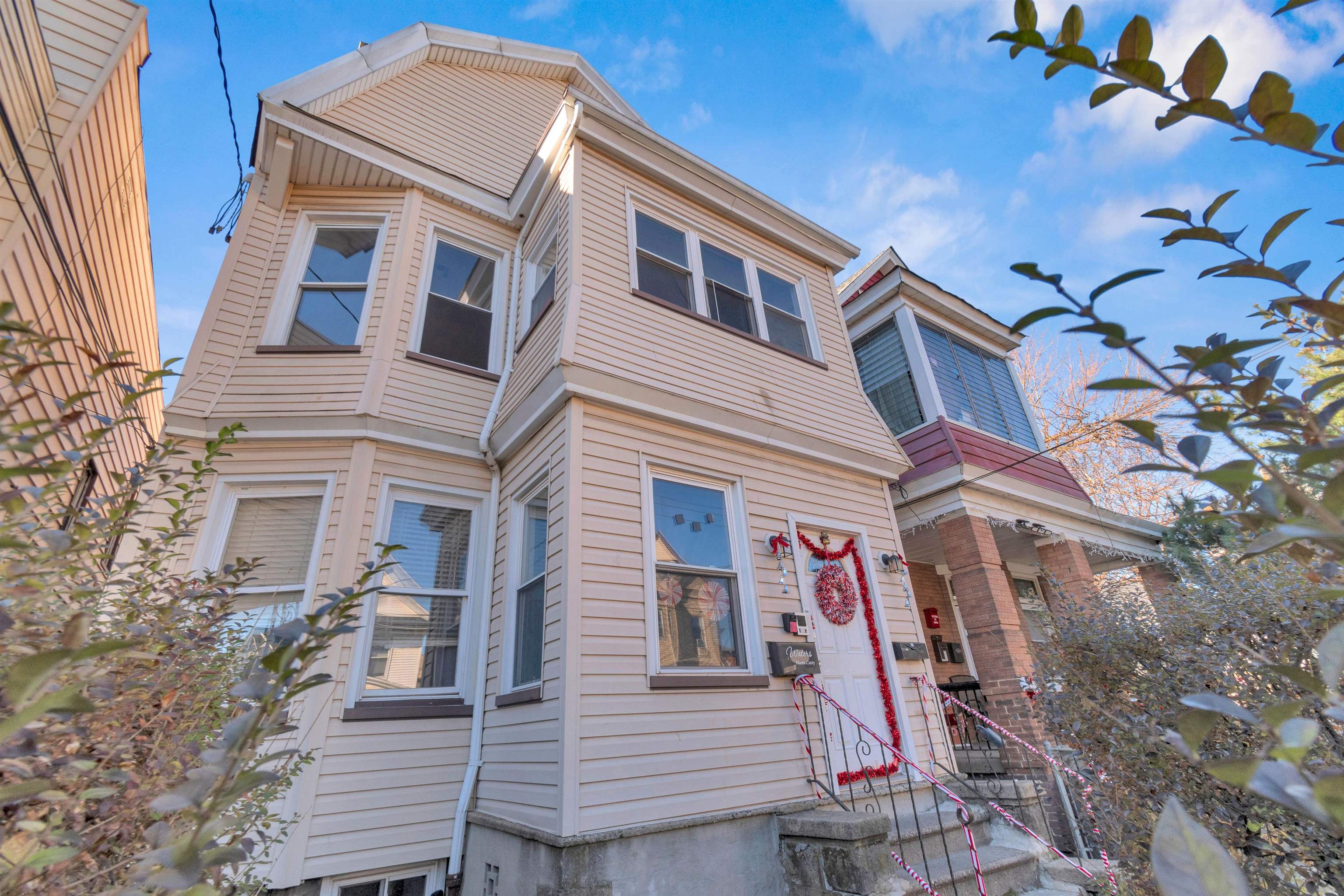 143 PEARSALL AVE - Photo 2