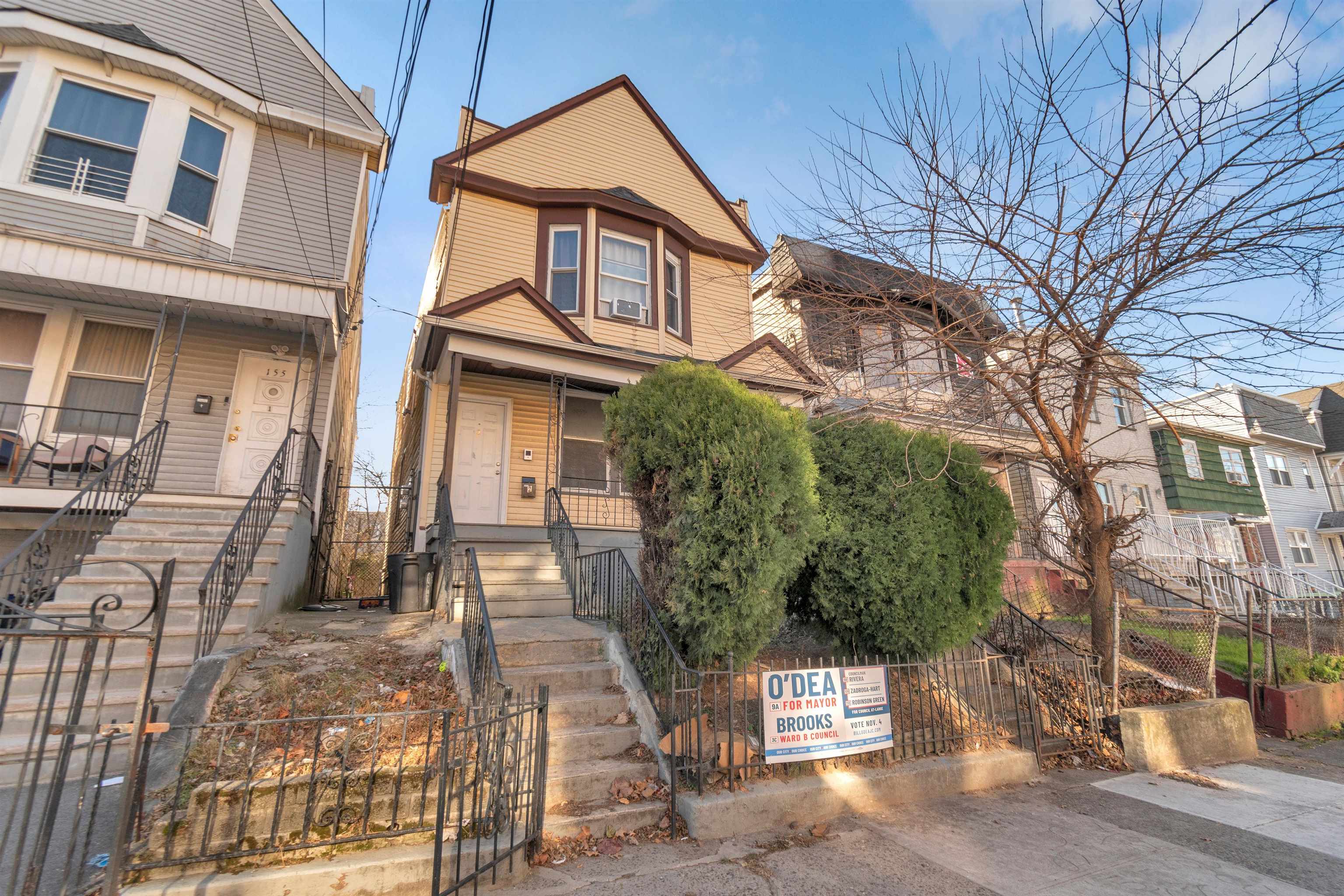 157 VIRGINIA AVE - Photo 2