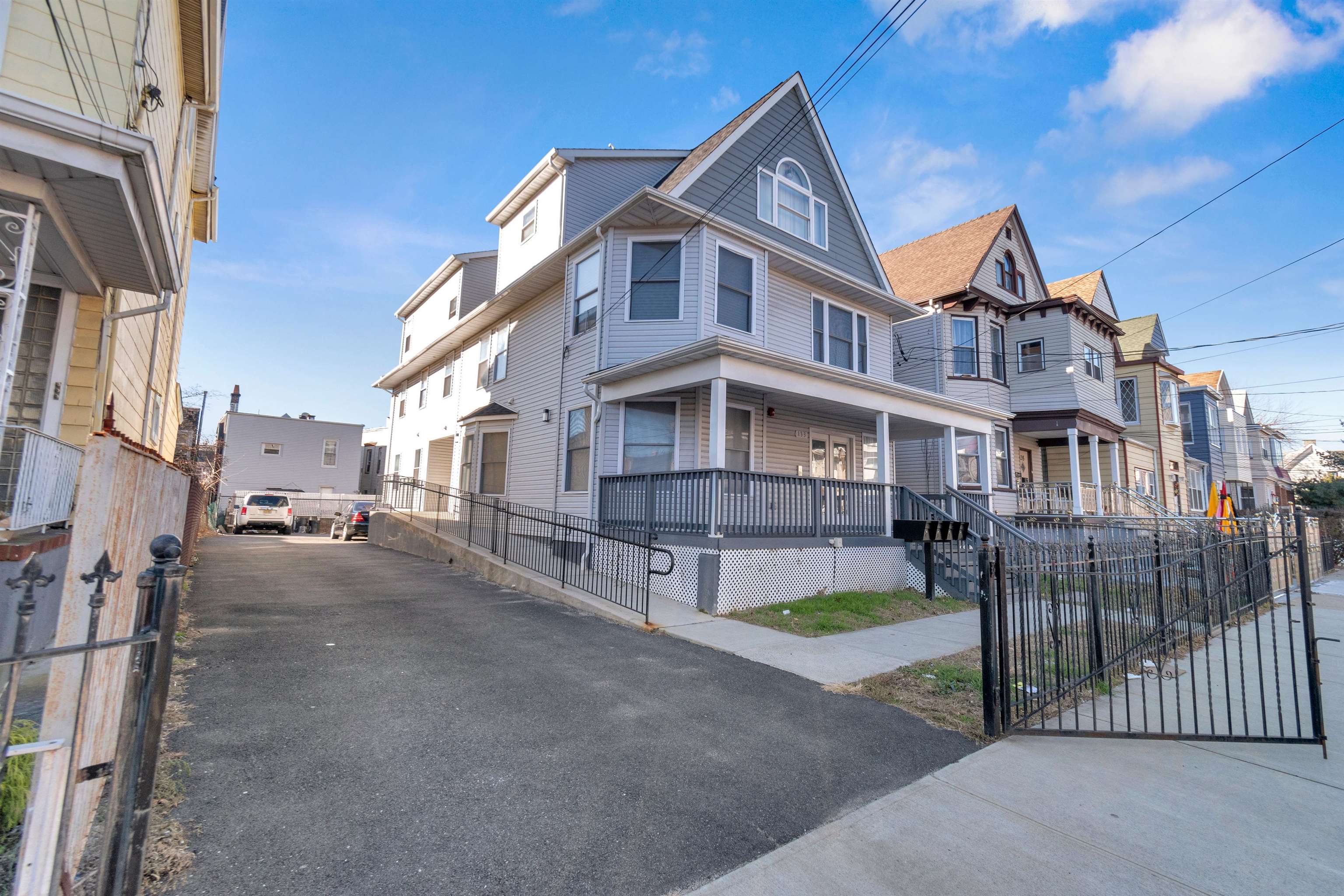 133 PEARSALL AVE - Photo 4