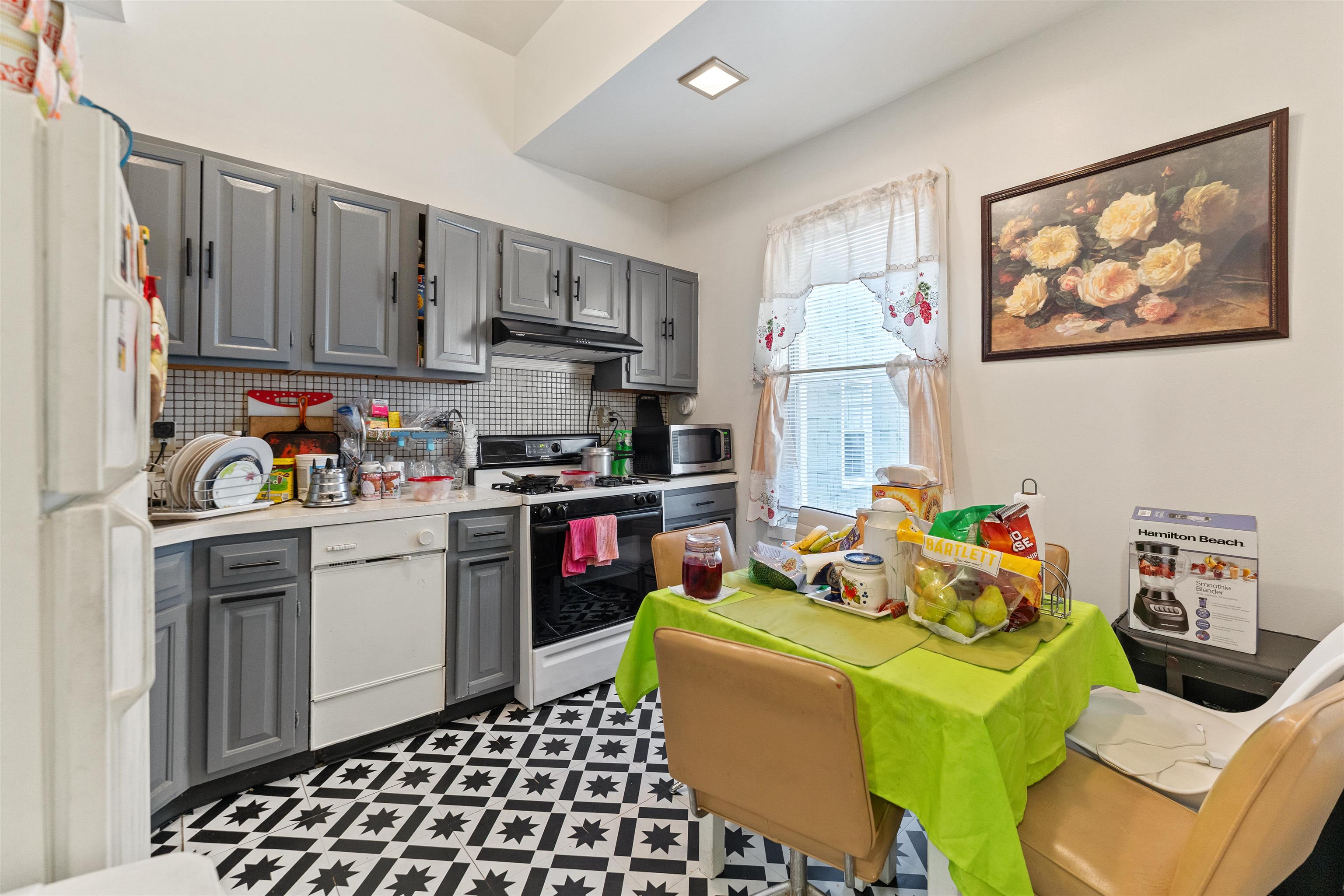 86 CLENDENNY AVE - Photo 4