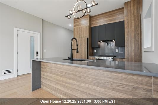 68 THORNE ST - Photo 2