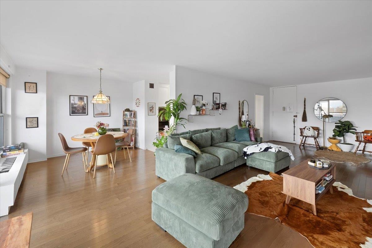 2077 CENTER AVE - Photo 5