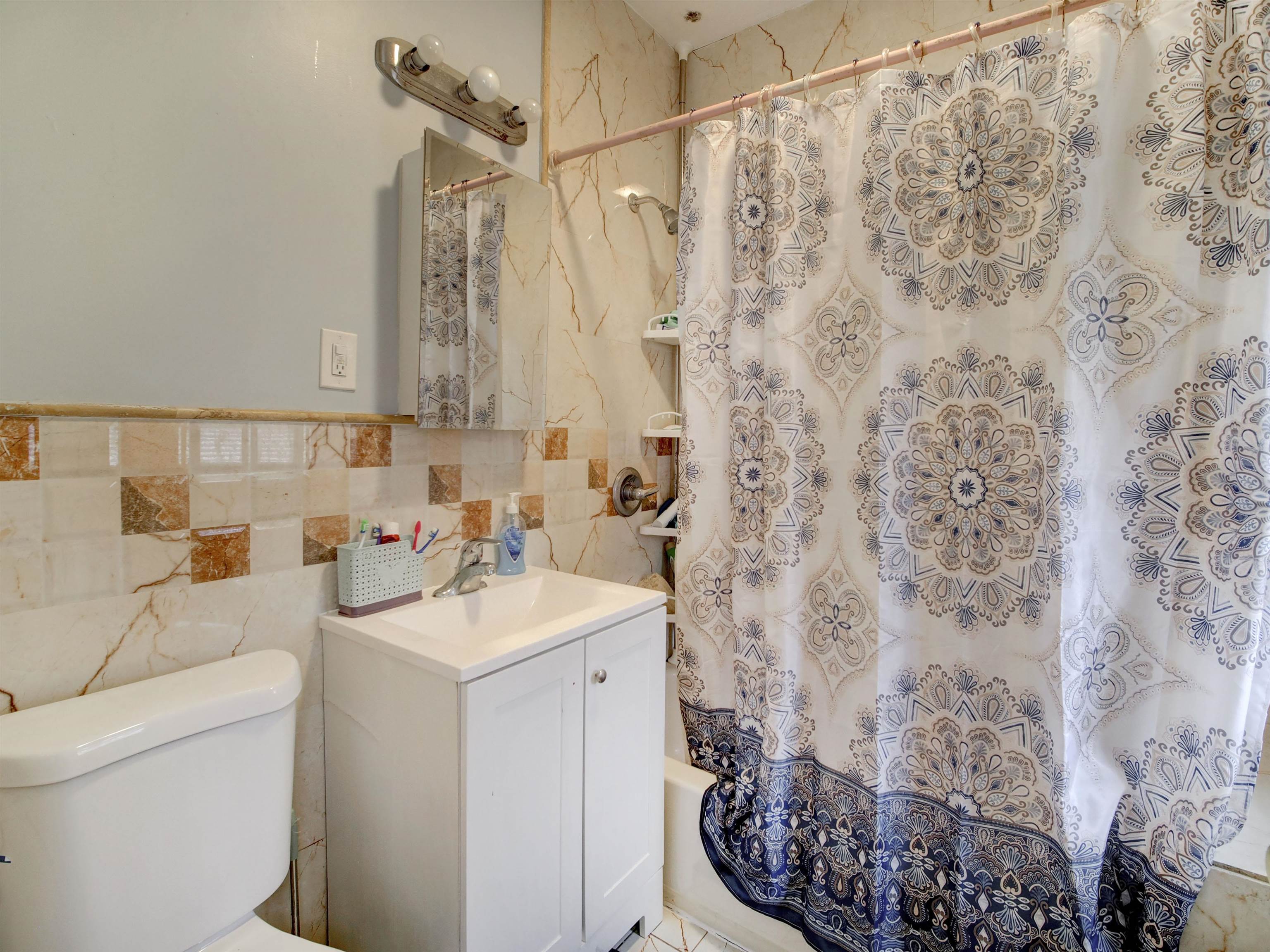 1011 SUMMIT AVE - Photo 5