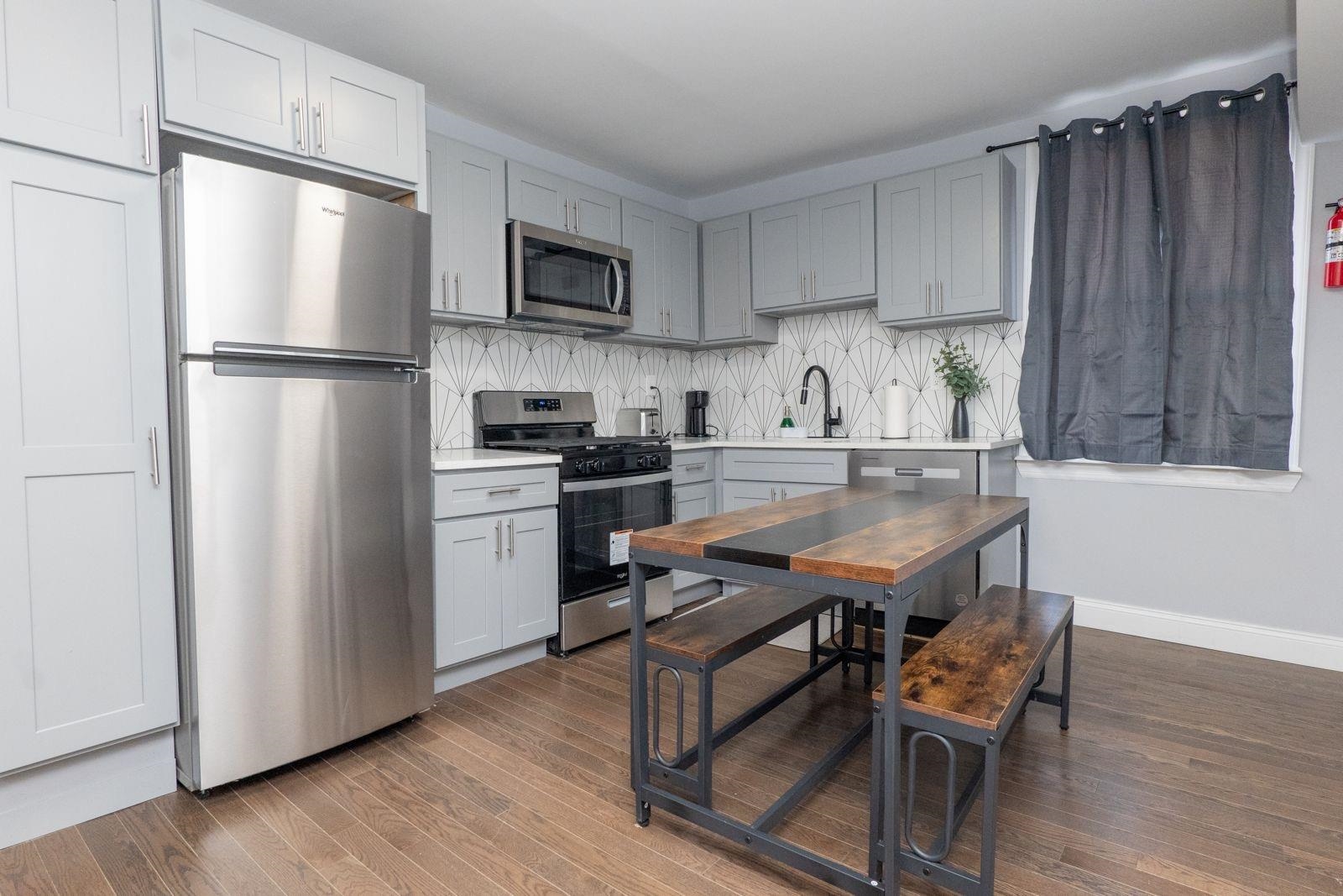 172 BEACON AVE - Photo 2