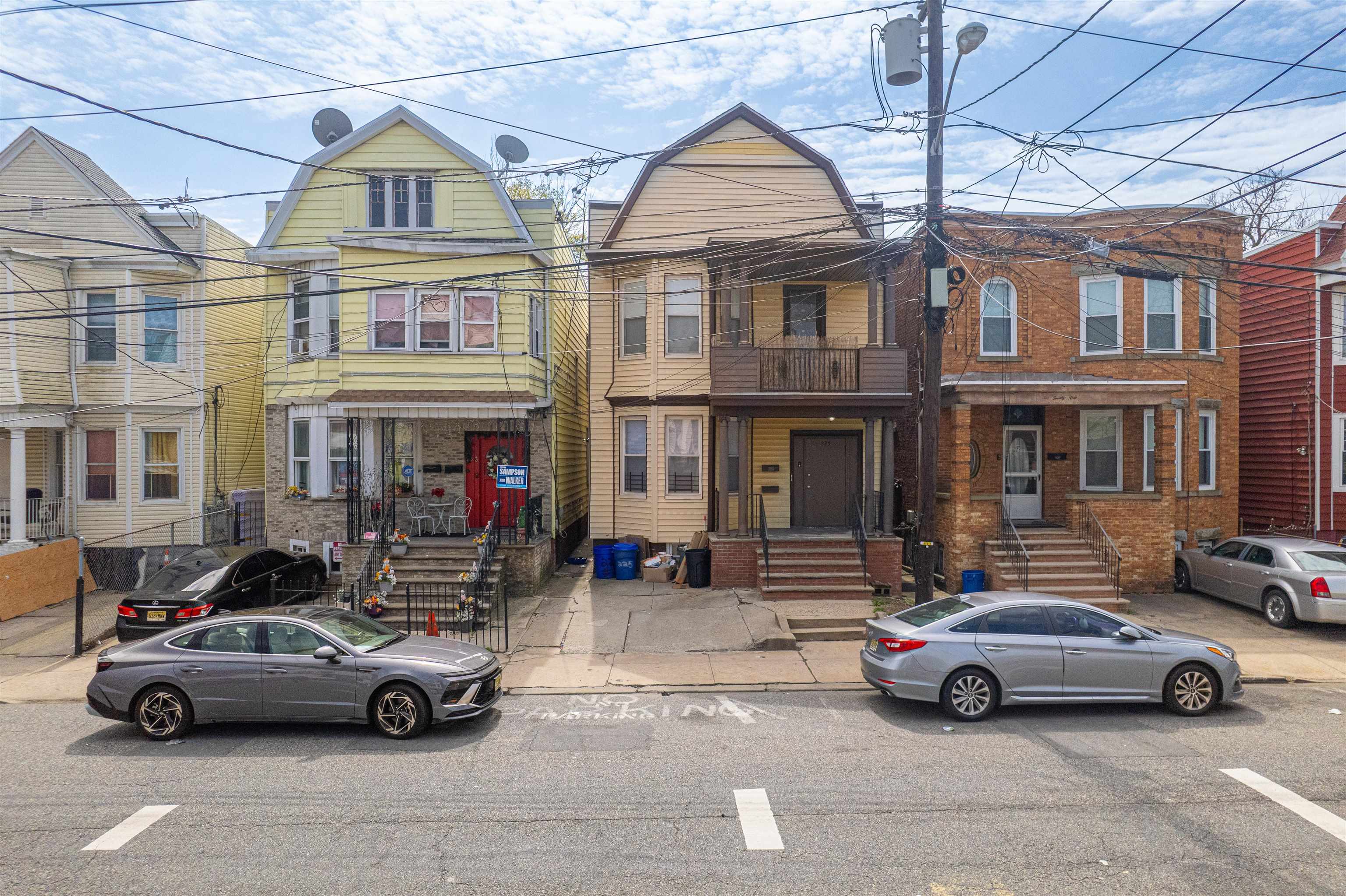 225 WILKINSON AVE - Photo 1