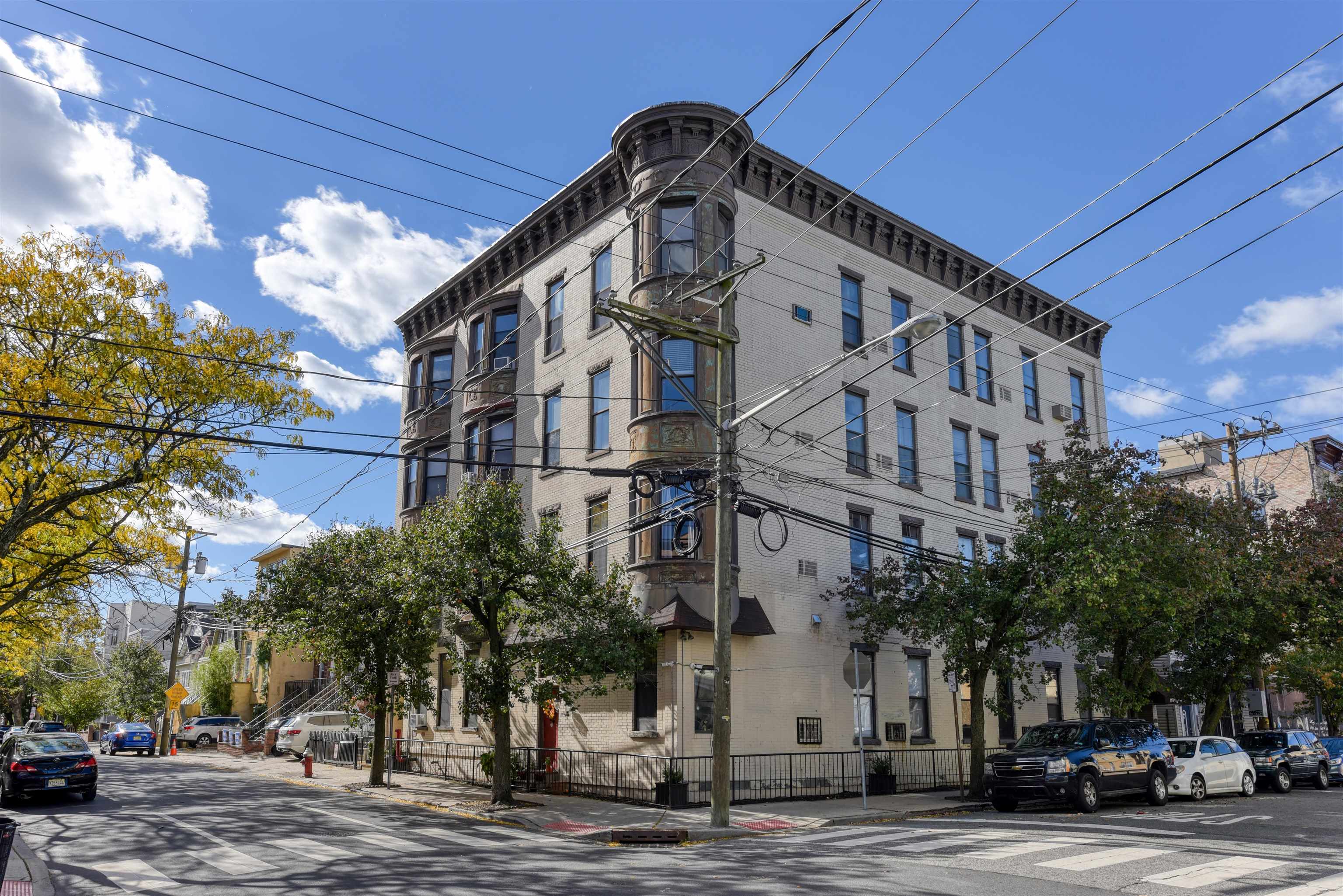 193 OGDEN AVE - Photo 1