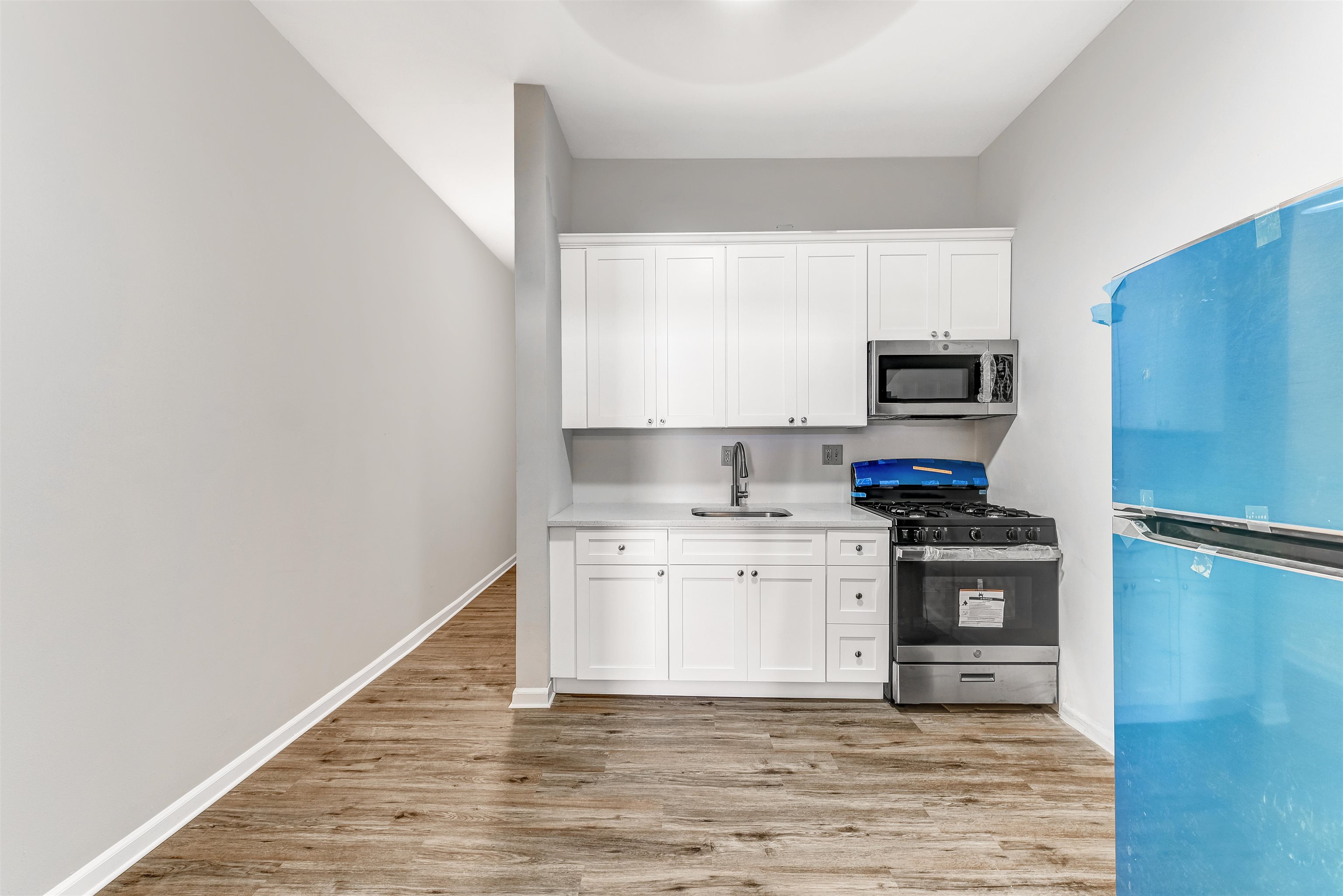 193 OGDEN AVE - Photo 3