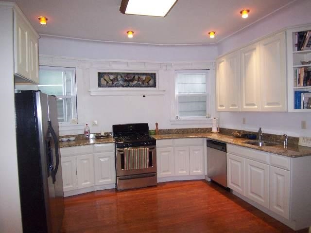 887 MONTGOMERY ST - Photo 3