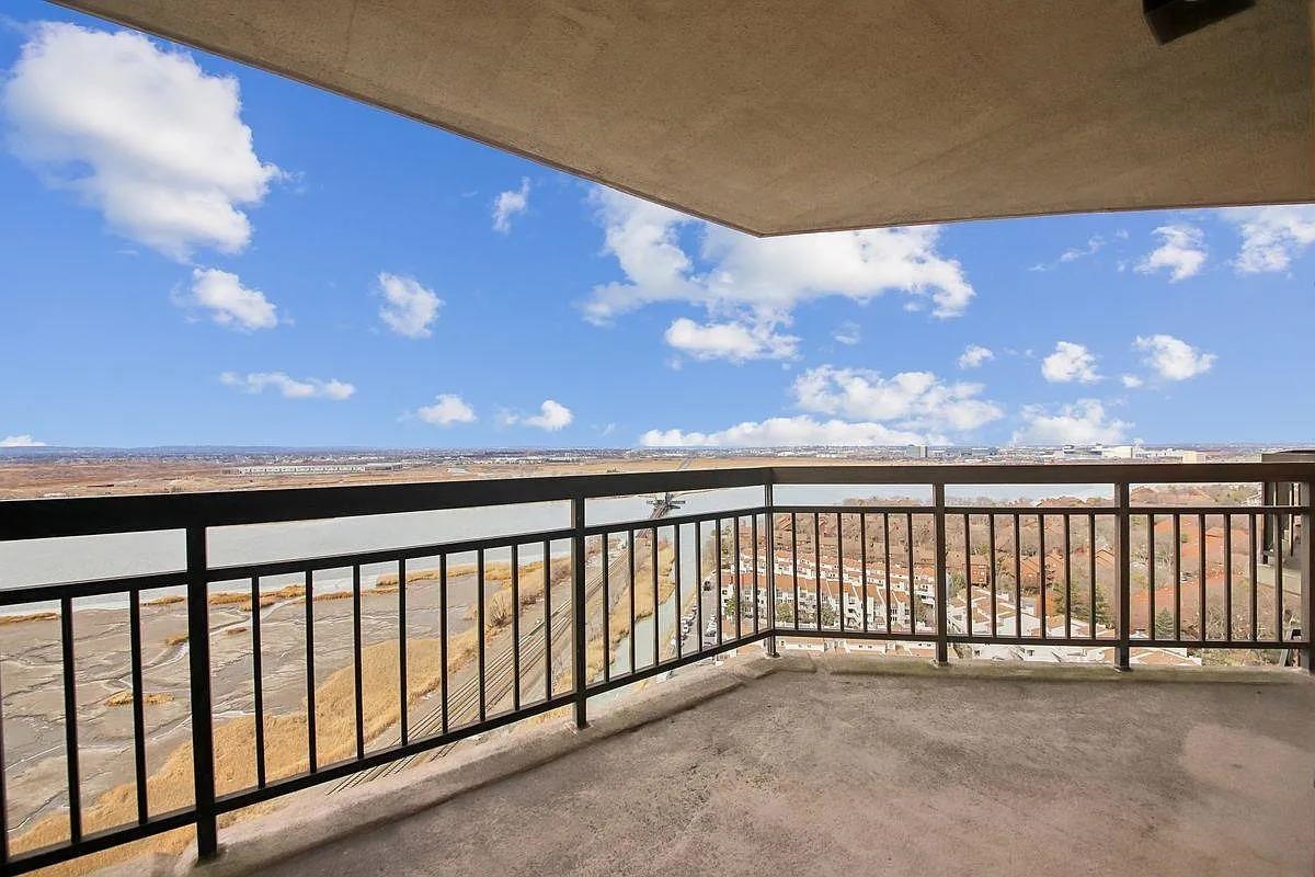 2138 HARMON COVE TOWER