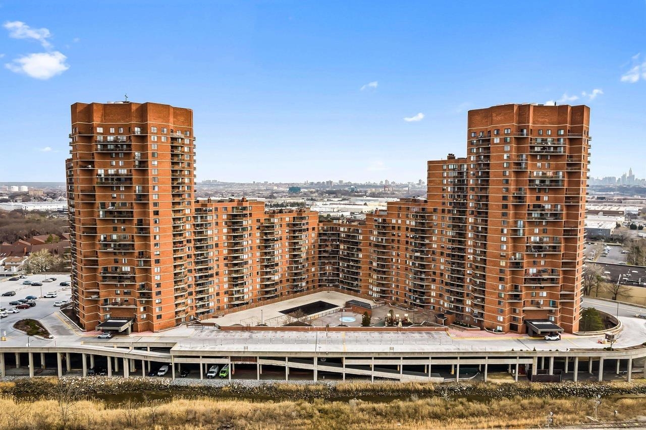 2138 HARMON COVE TOWER