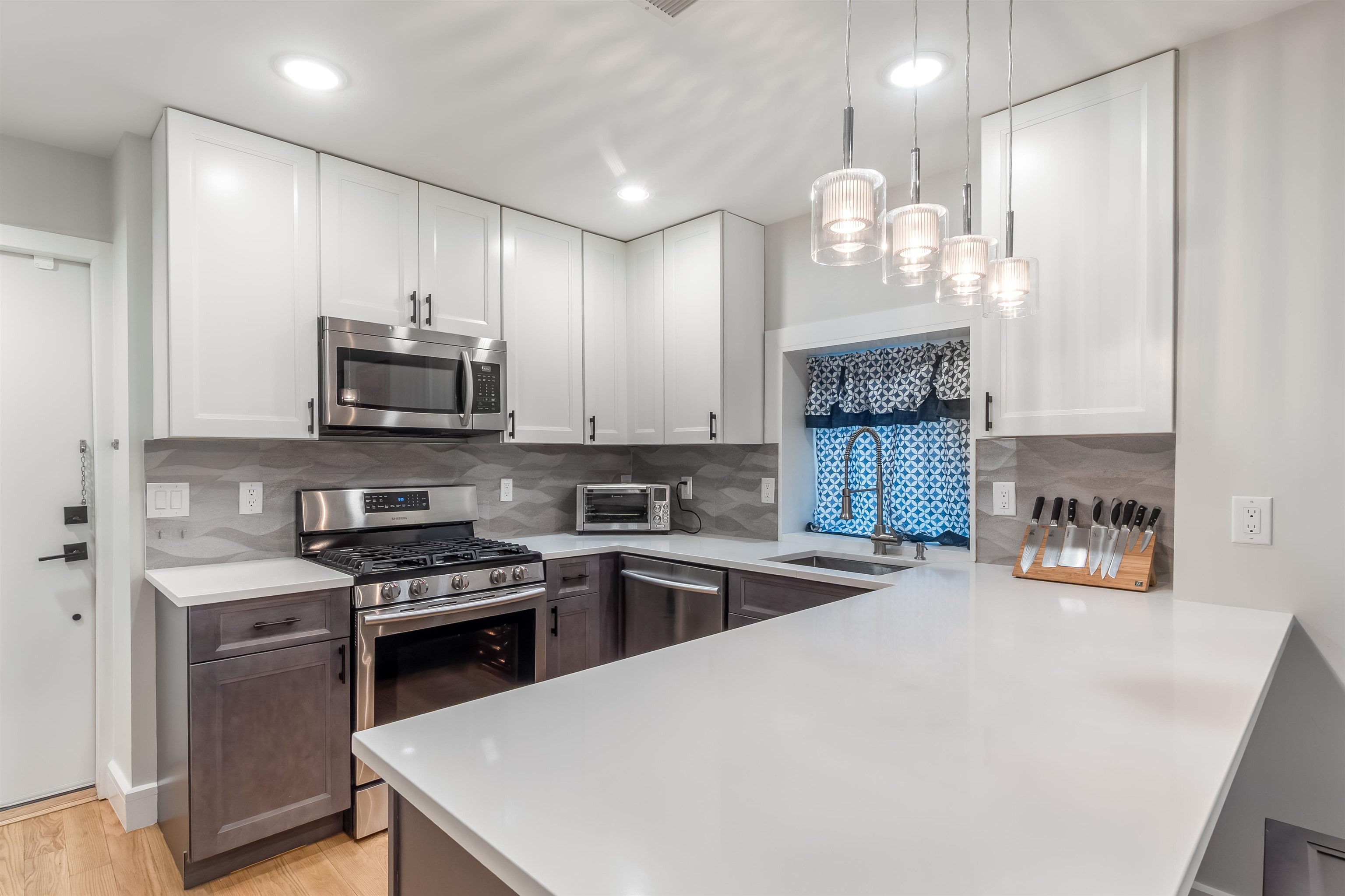 152 BEACH ST - Photo 4