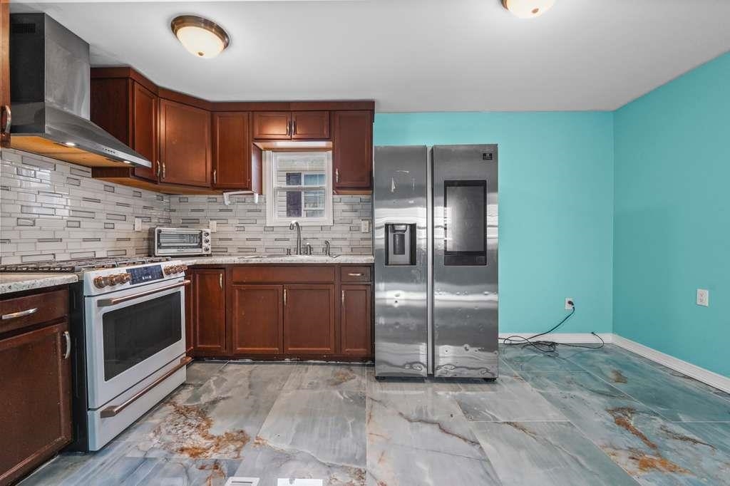 21 HELEN DR - Photo 1