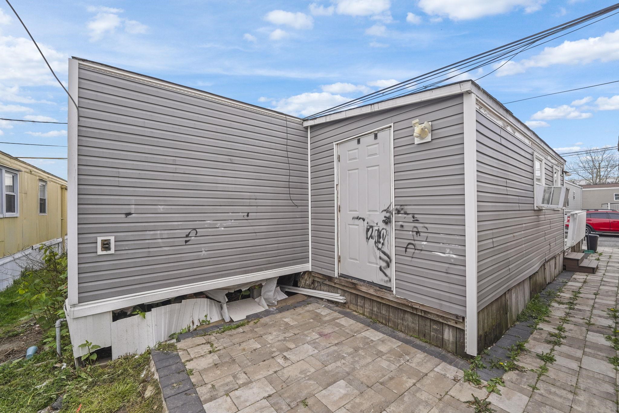 21 HELEN DR - Photo 2