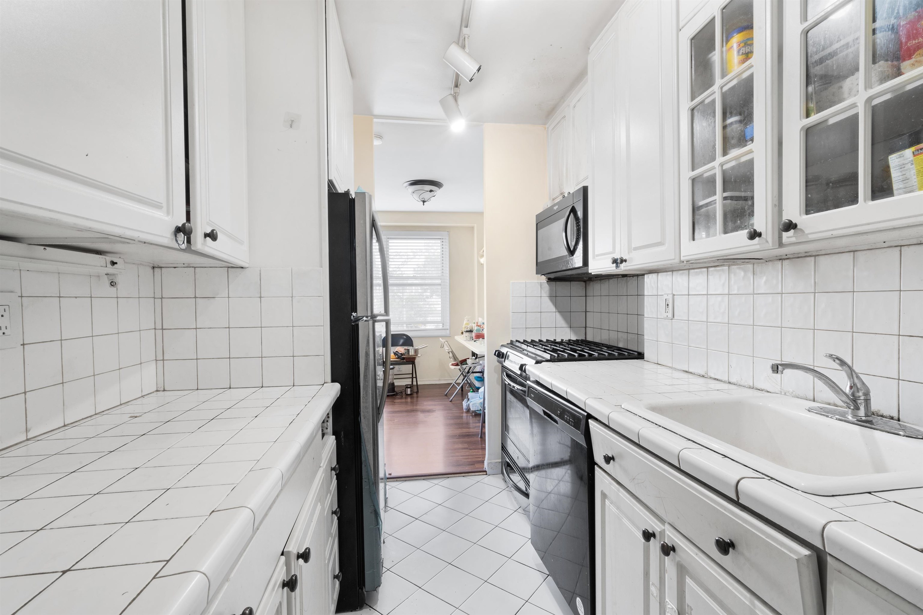 225 ST PAULS AVE - Photo 5