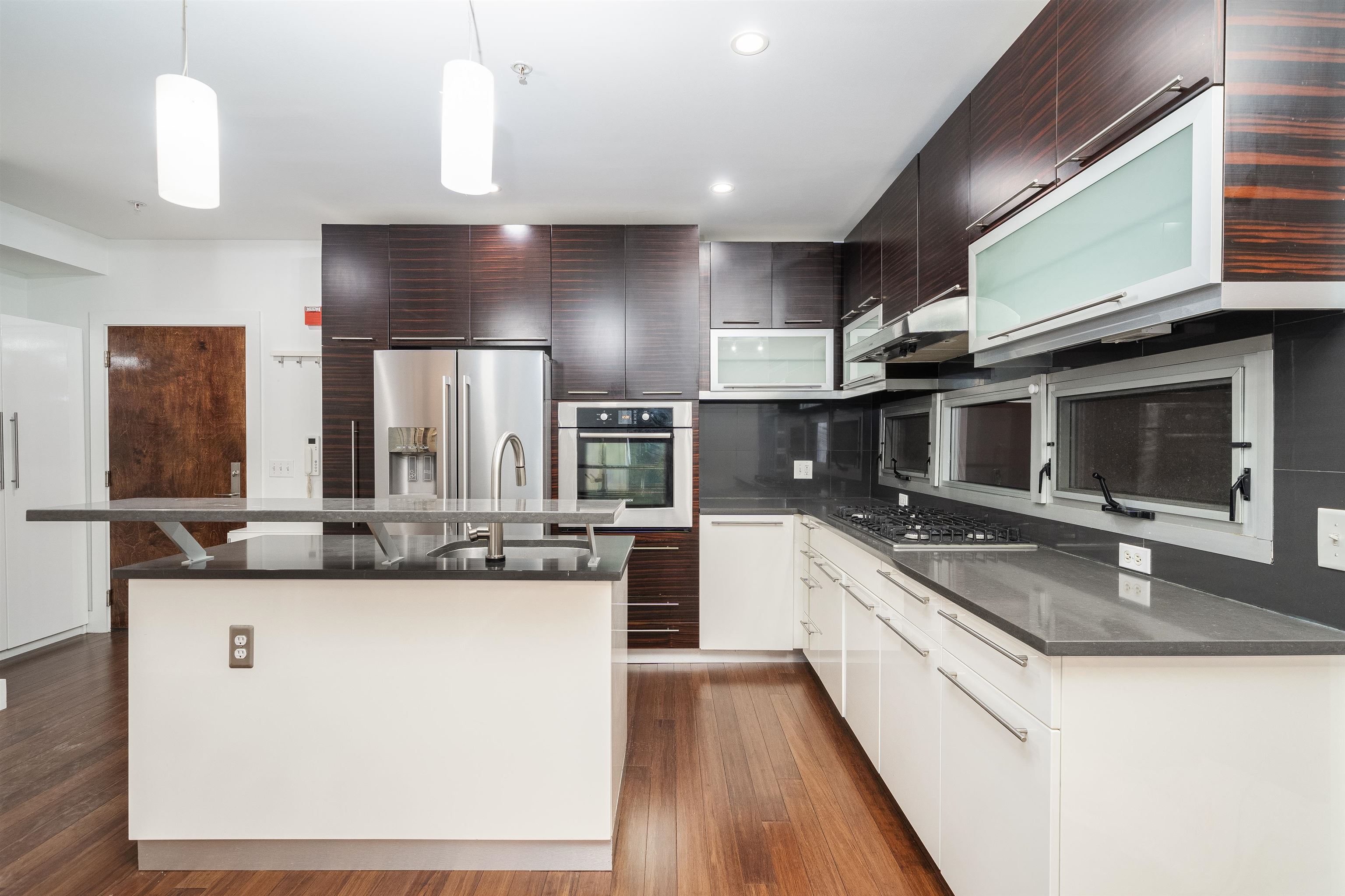 650 MONTGOMERY ST - Photo 3