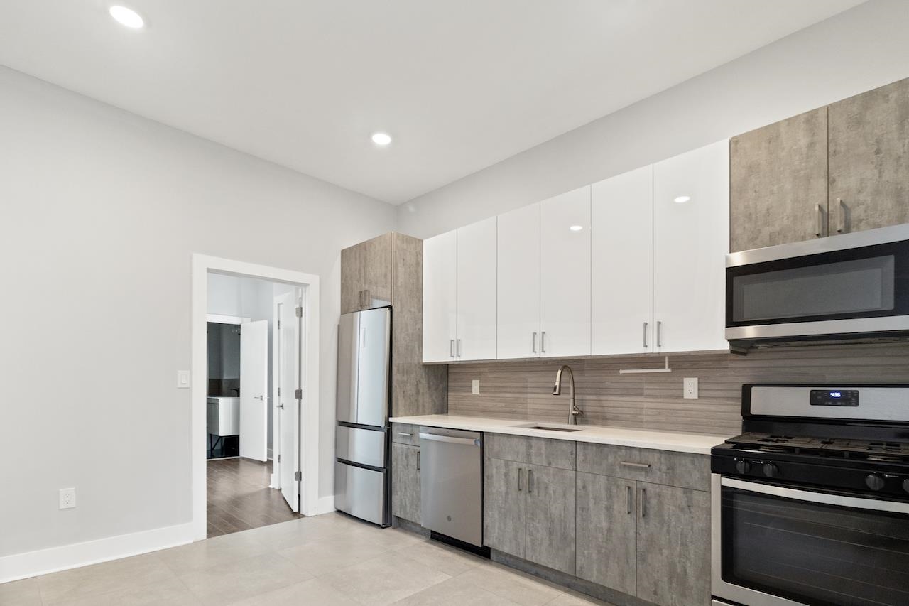 21 HANCOCK AVE - Photo 2