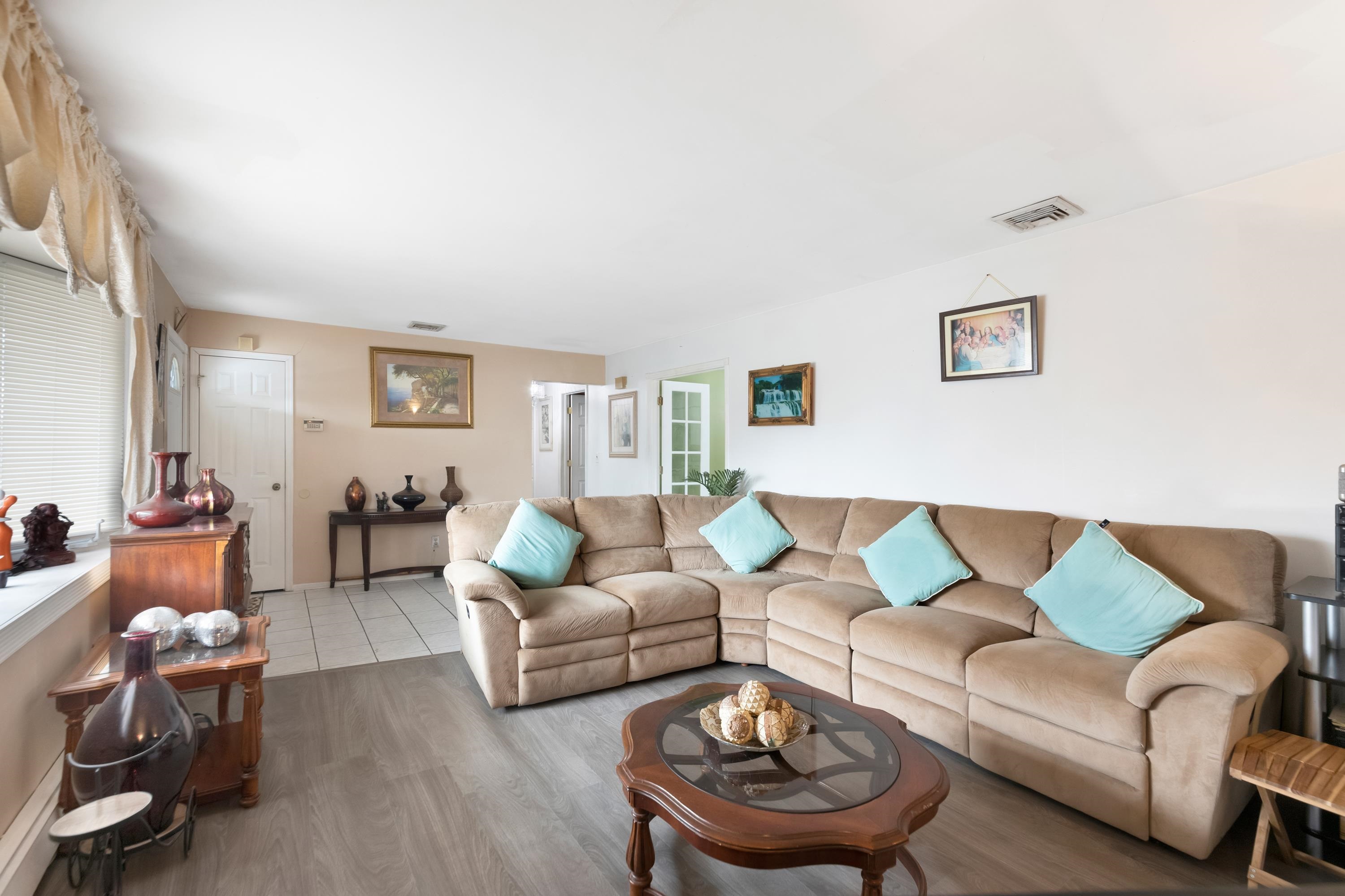 220 MONTROSE AVE - Photo 2