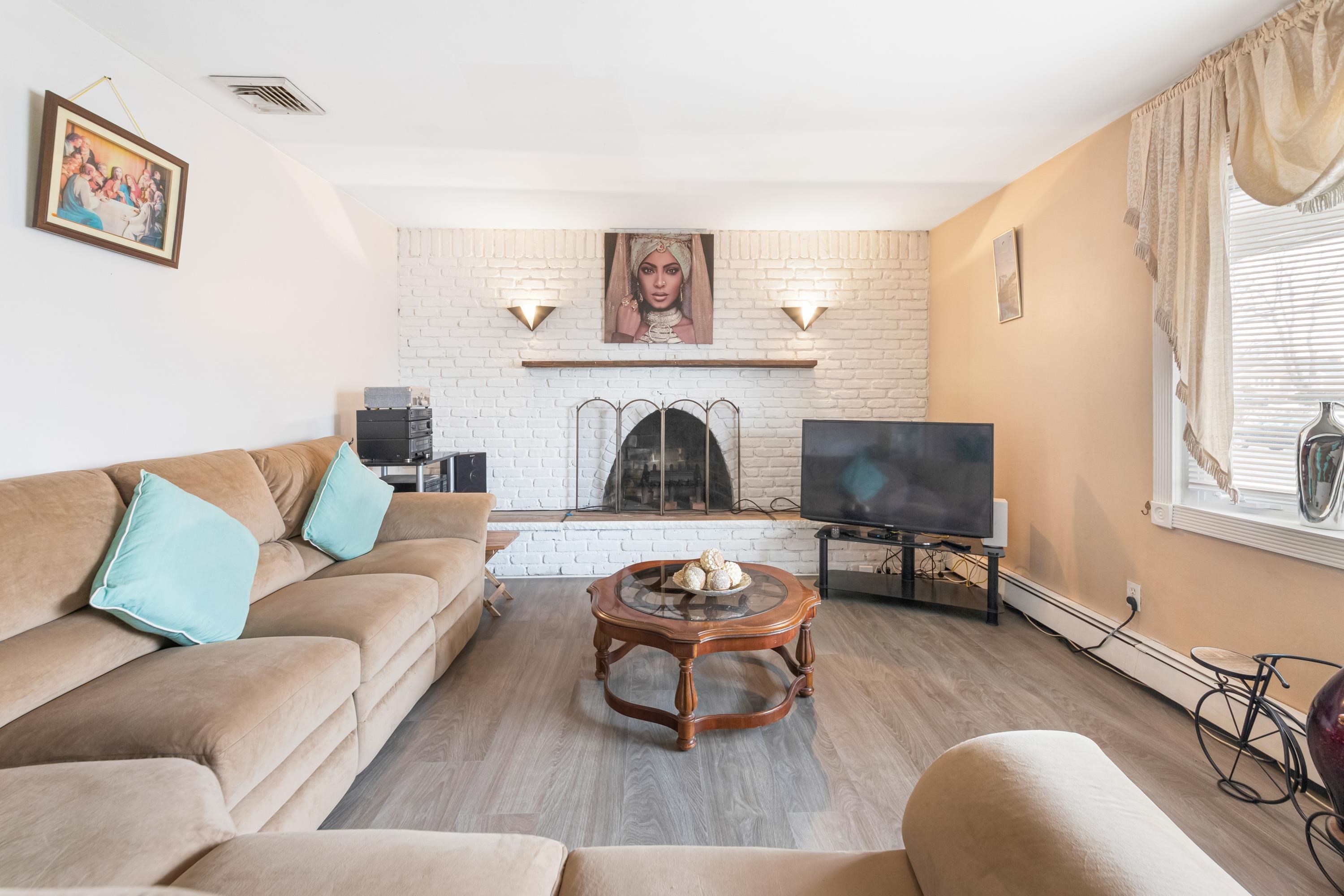 220 MONTROSE AVE - Photo 3