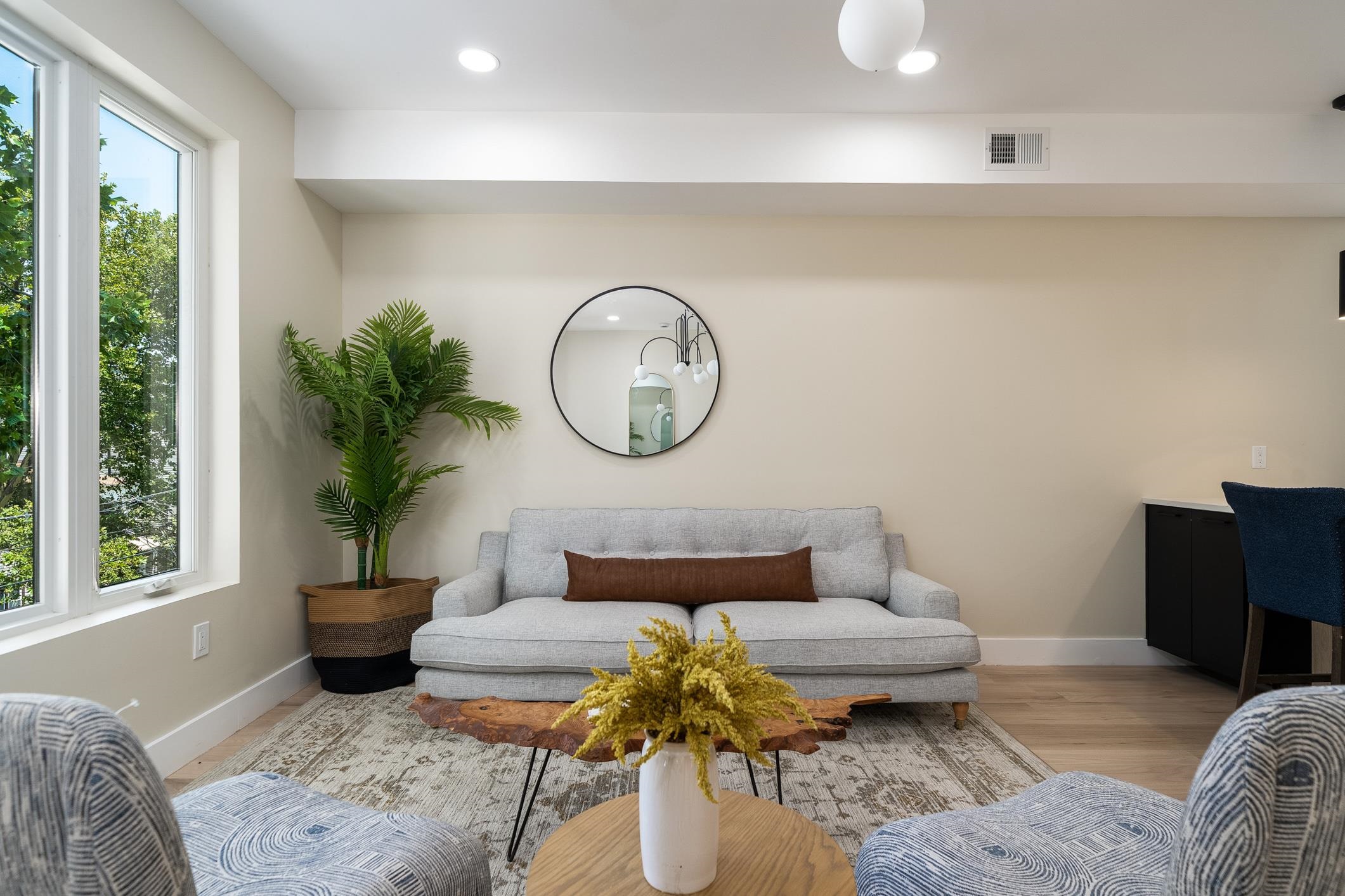 84 TERRACE AVE - Photo 2