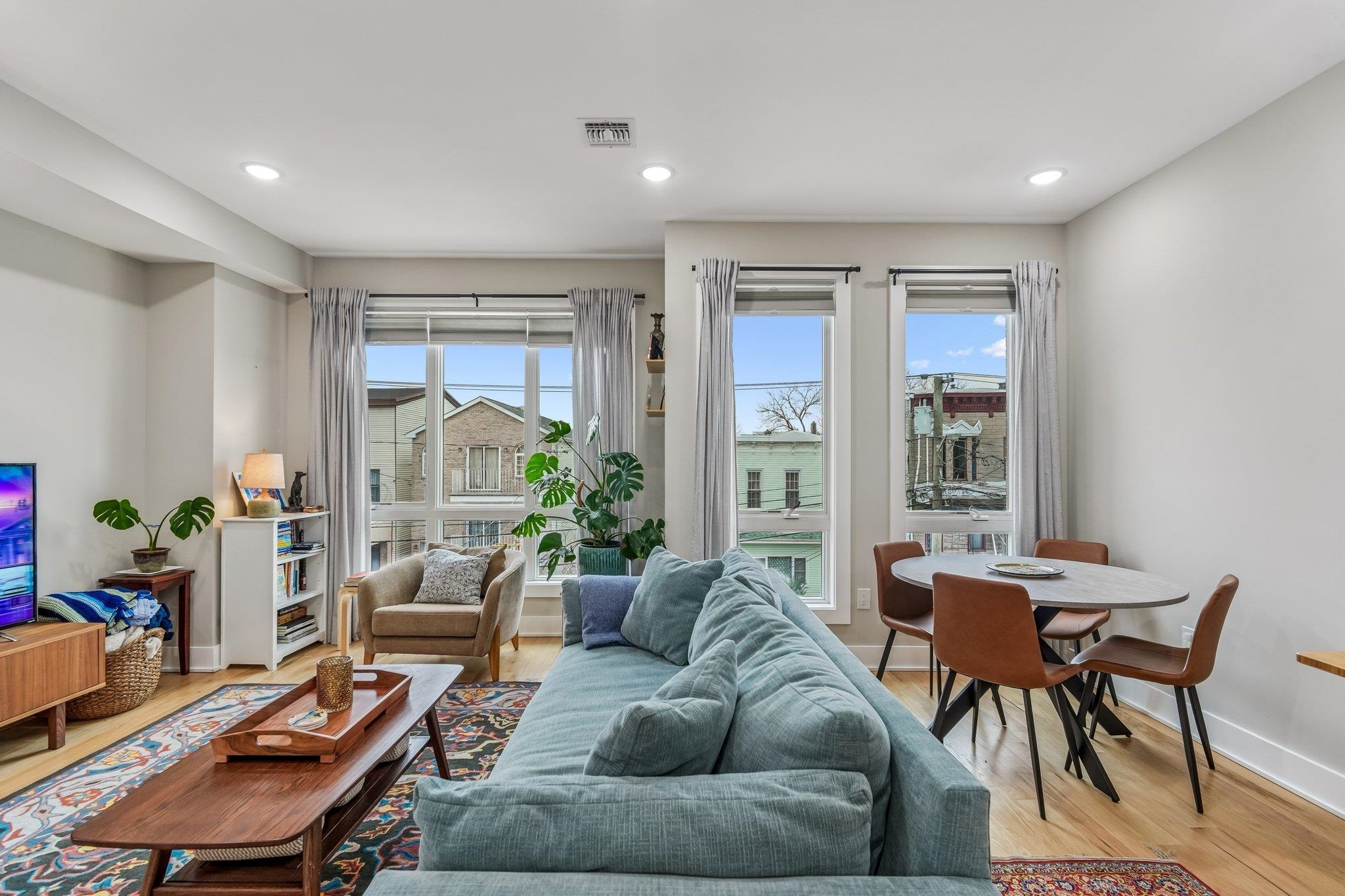 598 BRAMHALL AVE - Photo 3