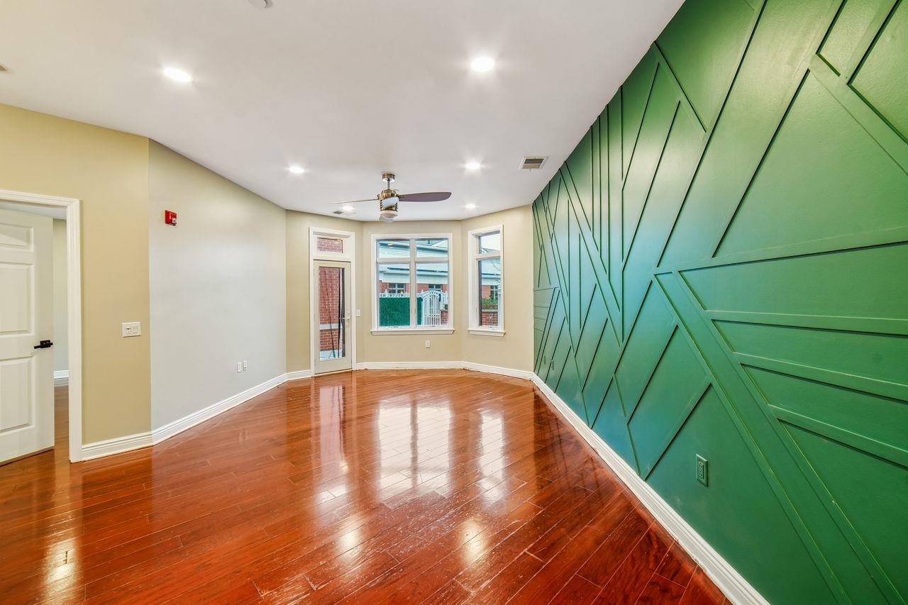 7400 RIVER RD - Photo 1