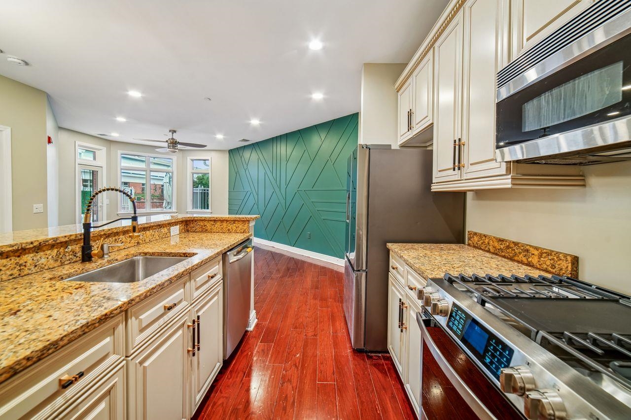 7400 RIVER RD - Photo 5