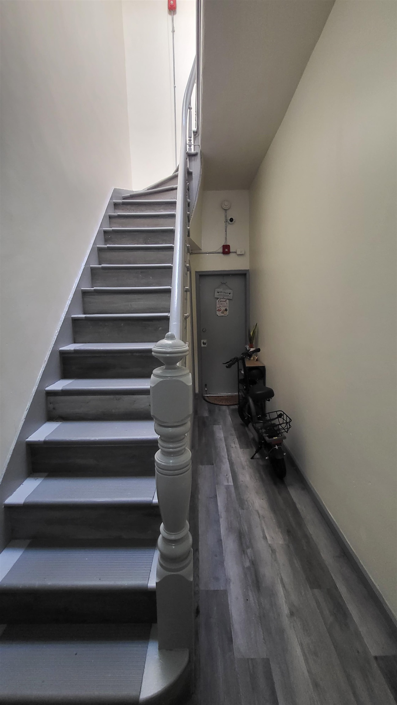 1506 SUMMIT AVE - Photo 4