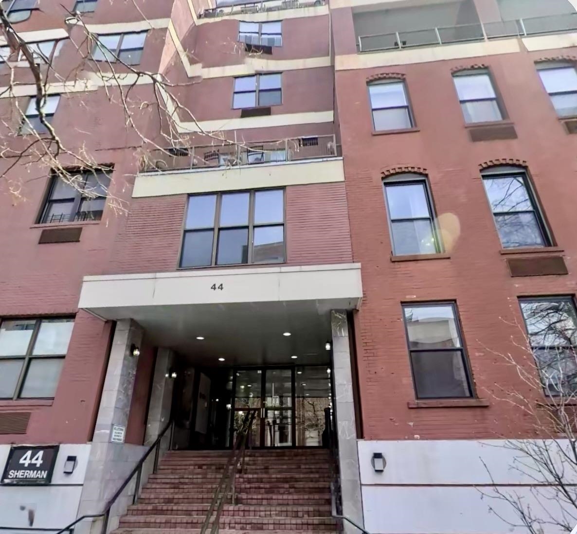 44 SHERMAN AVE - Photo 4