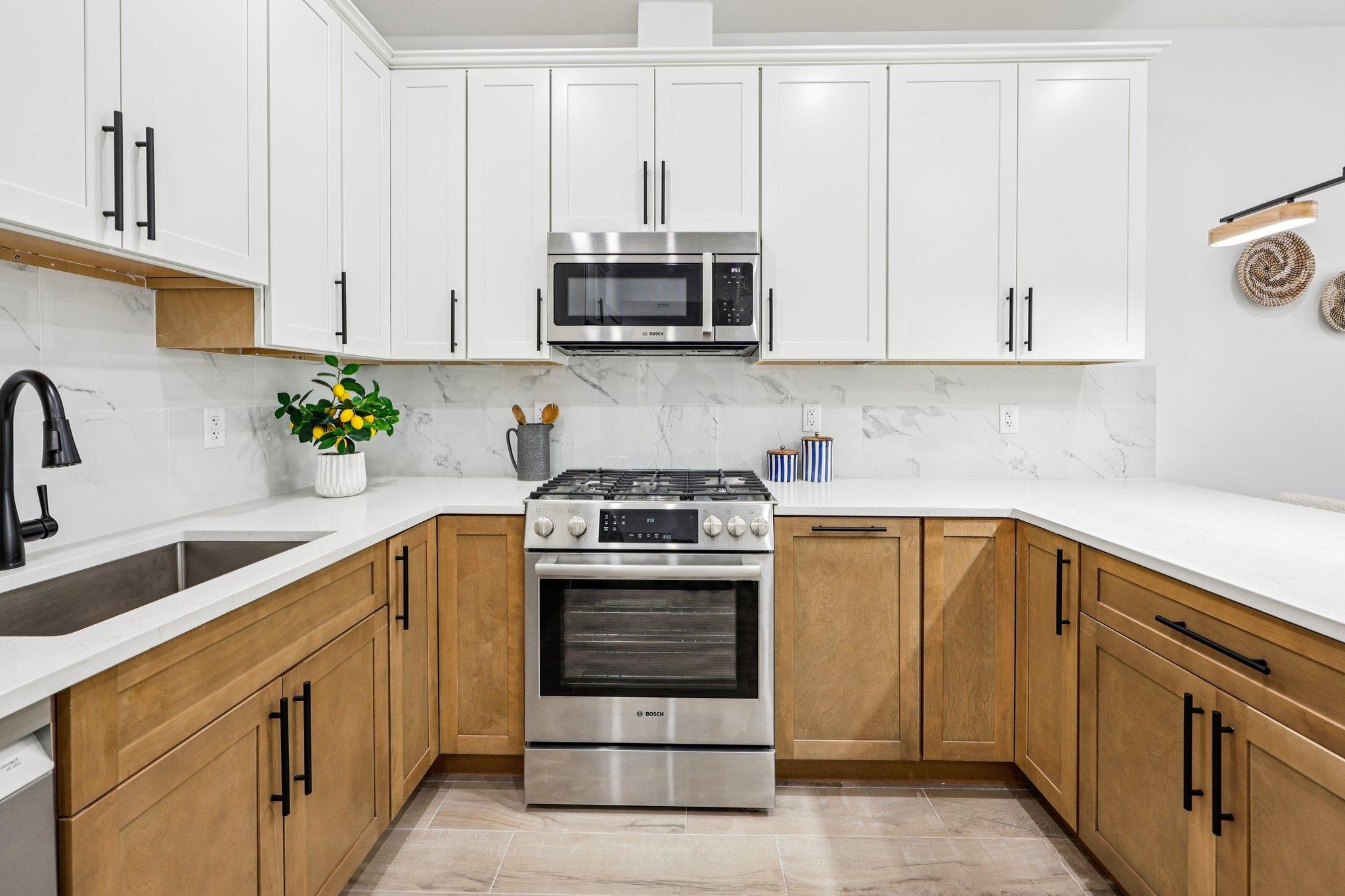 1003 SUMMIT AVE - Photo 3