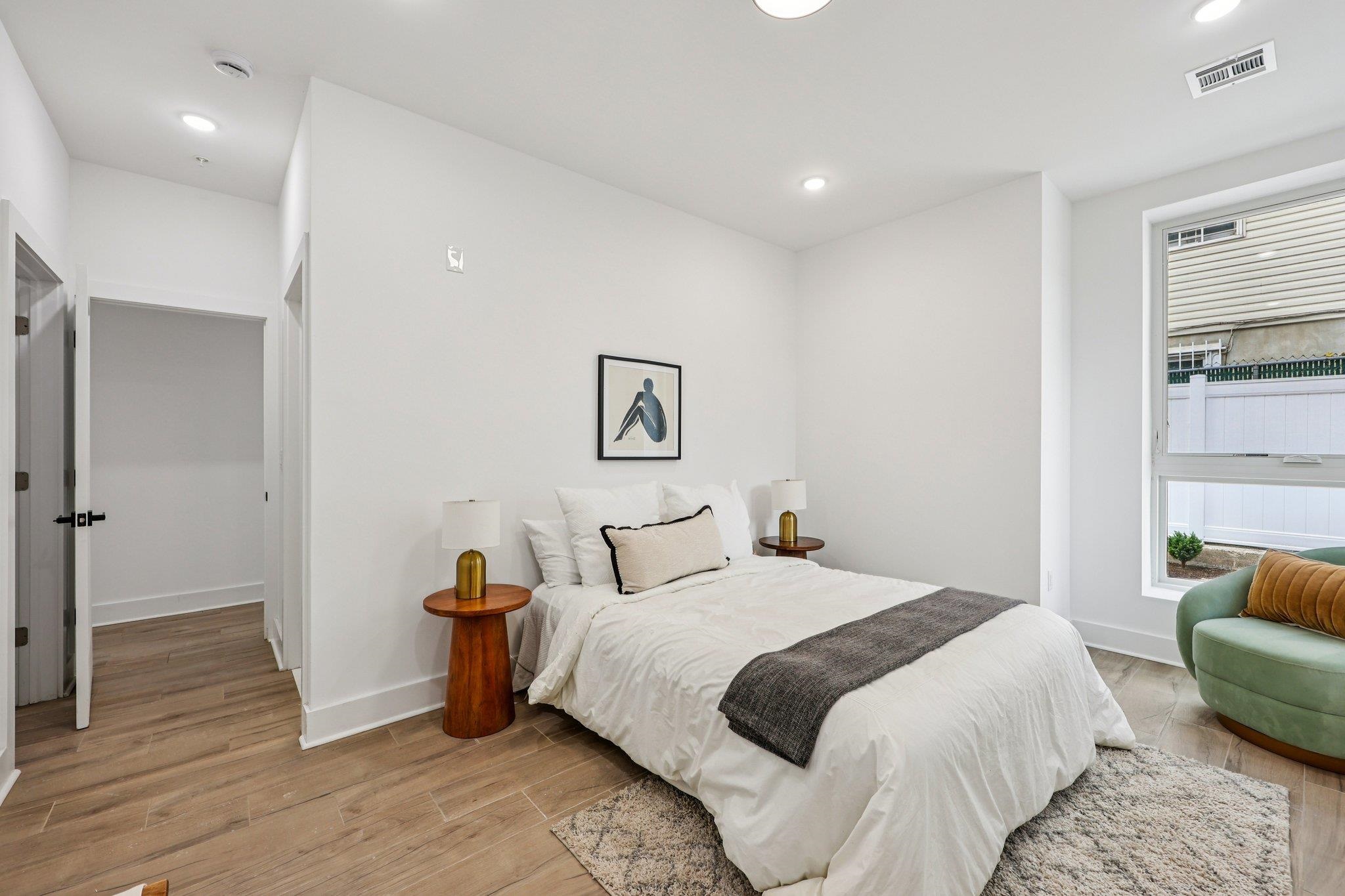 1003 SUMMIT AVE - Photo 5