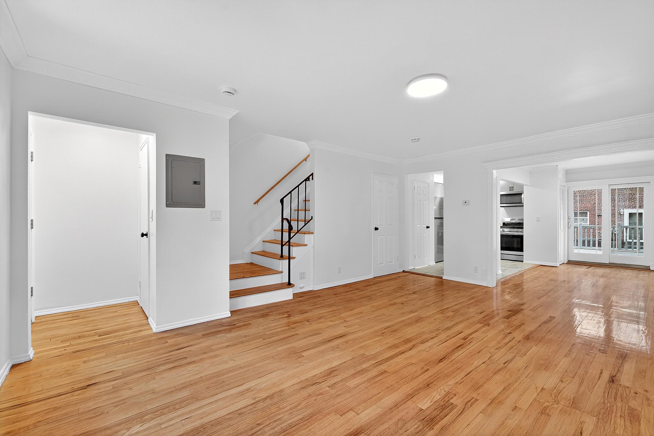 53 COLLEGE ST - Photo 2