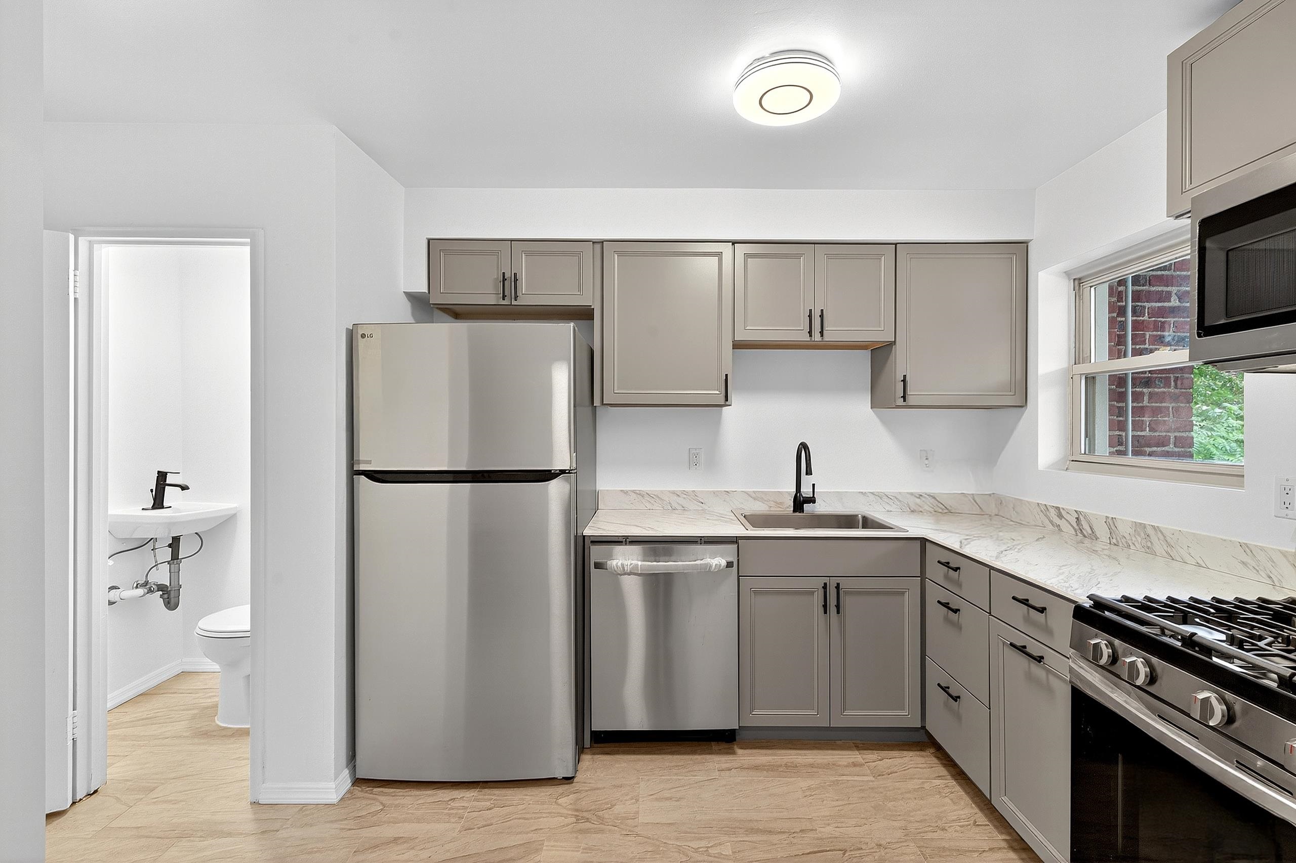 53 COLLEGE ST - Photo 5