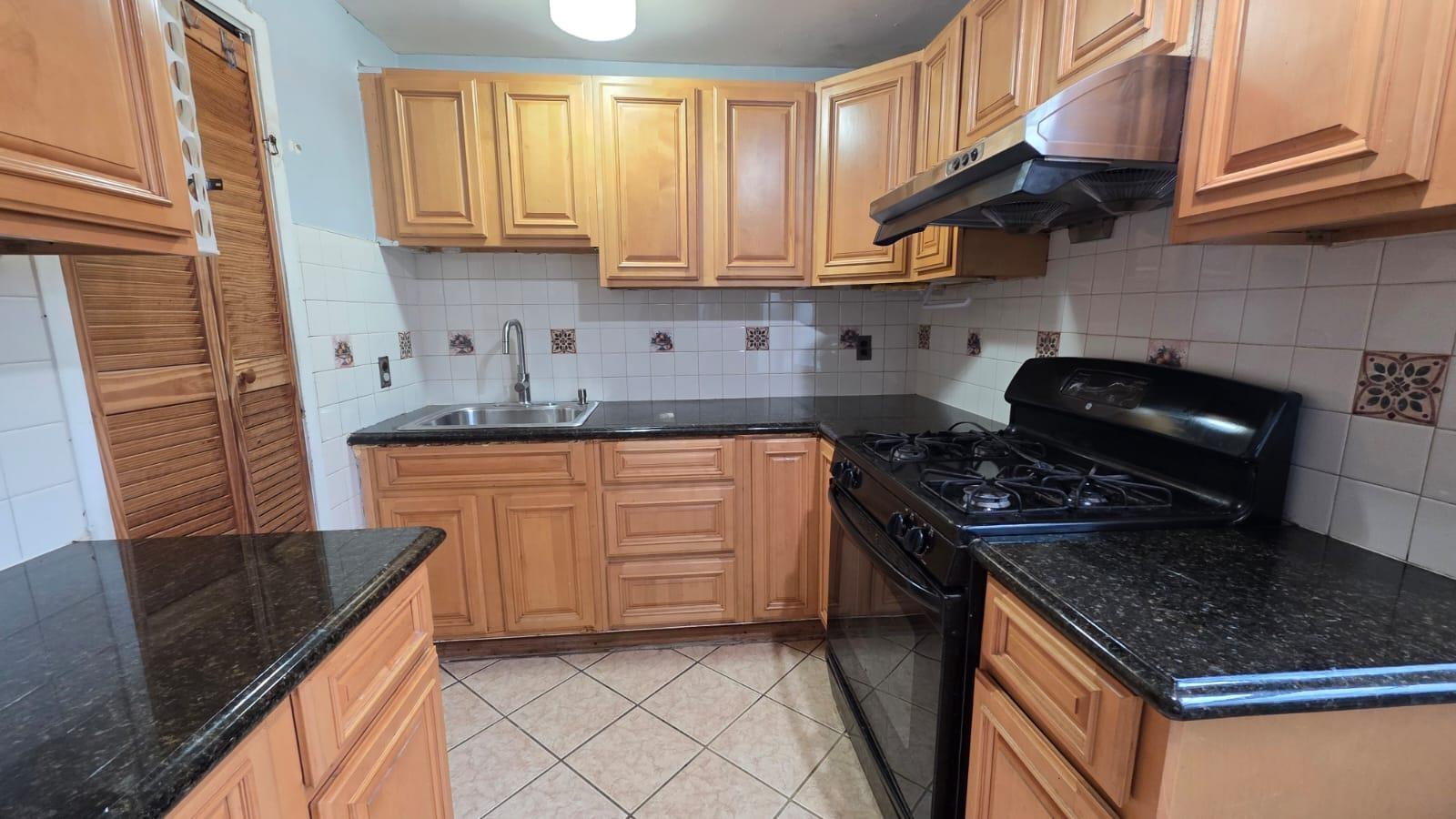 446 MERCER ST - Photo 2