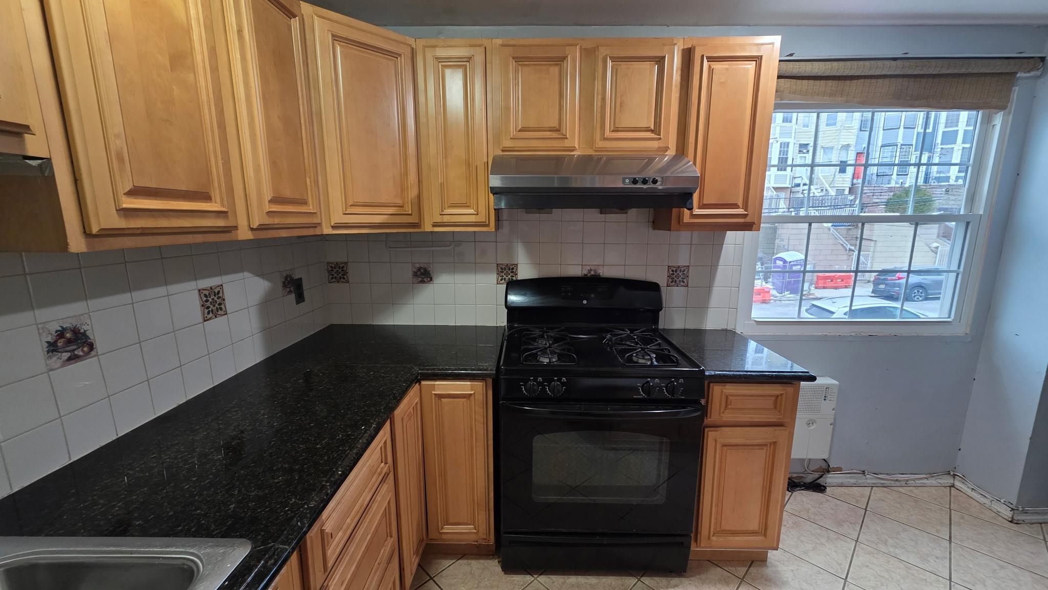 446 MERCER ST - Photo 3