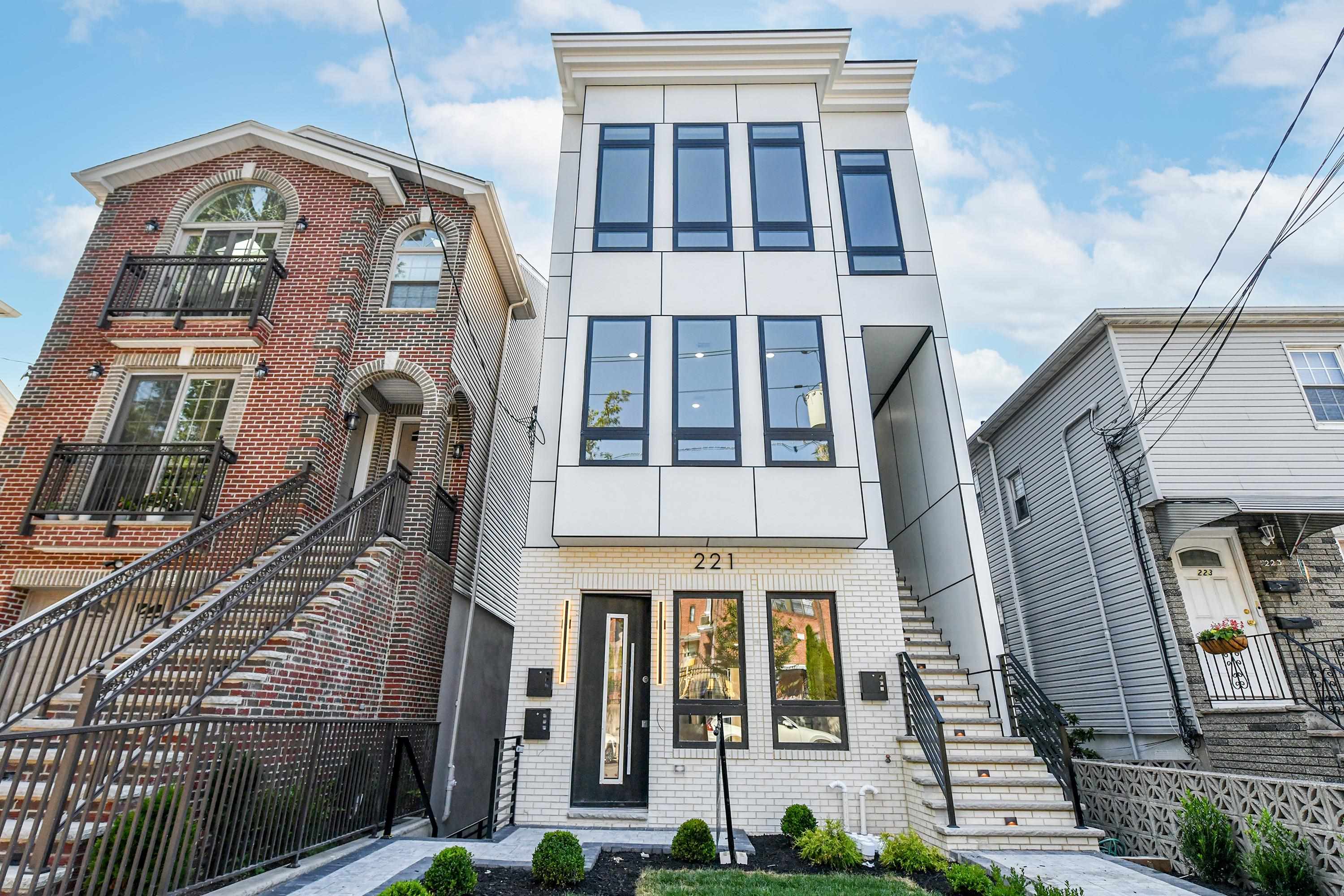 221 COLUMBIA AVE - Photo 1