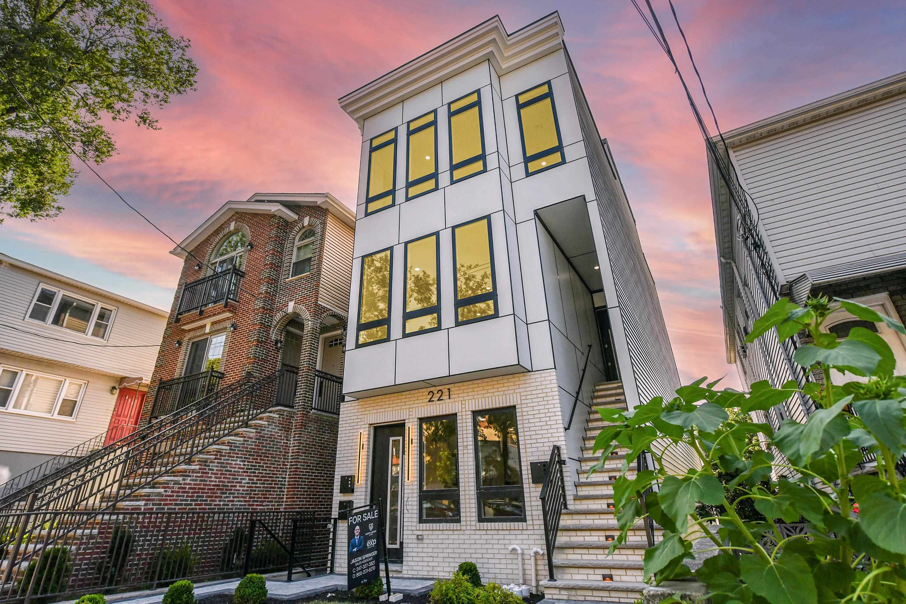 221 COLUMBIA AVE - Photo 2