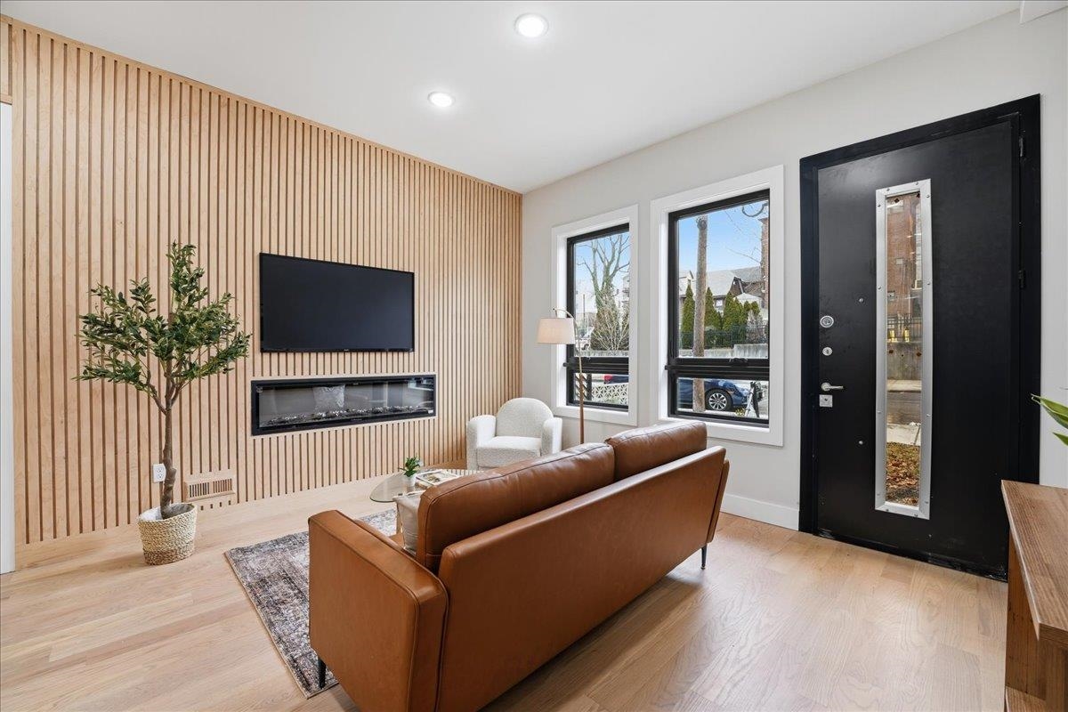 221 COLUMBIA AVE - Photo 4